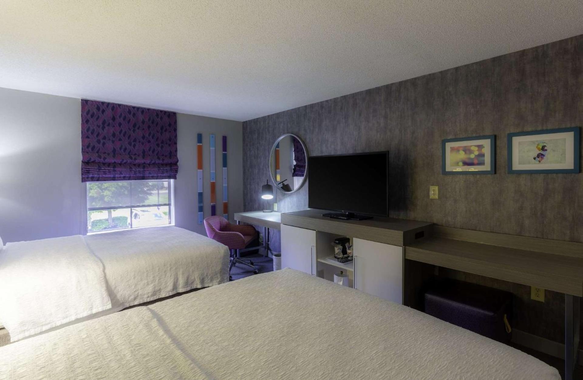 Room with Two Queen Beds - Non-Smoking - Photo 2