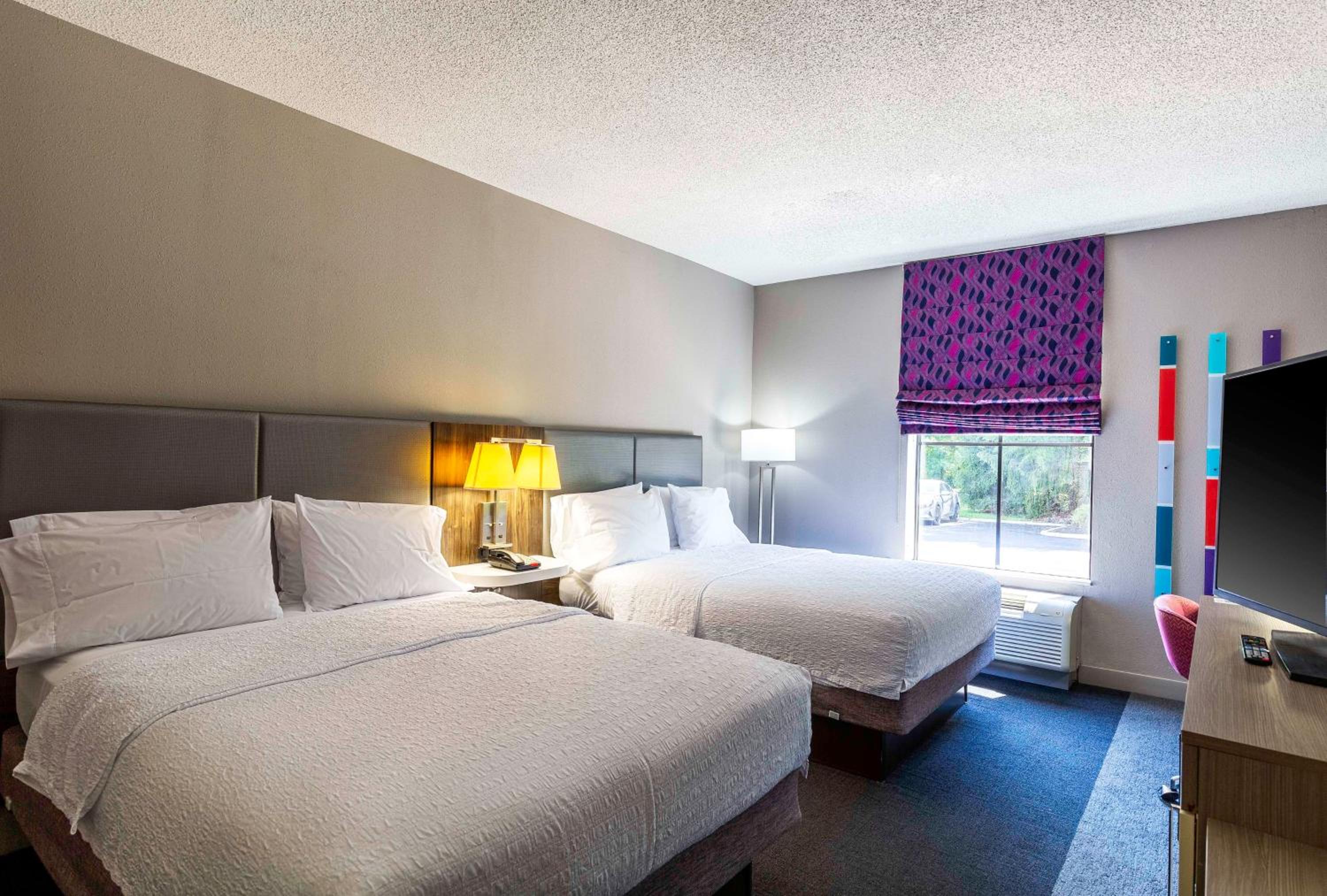 Room with Two Queen Beds - Non-Smoking - Photo 3