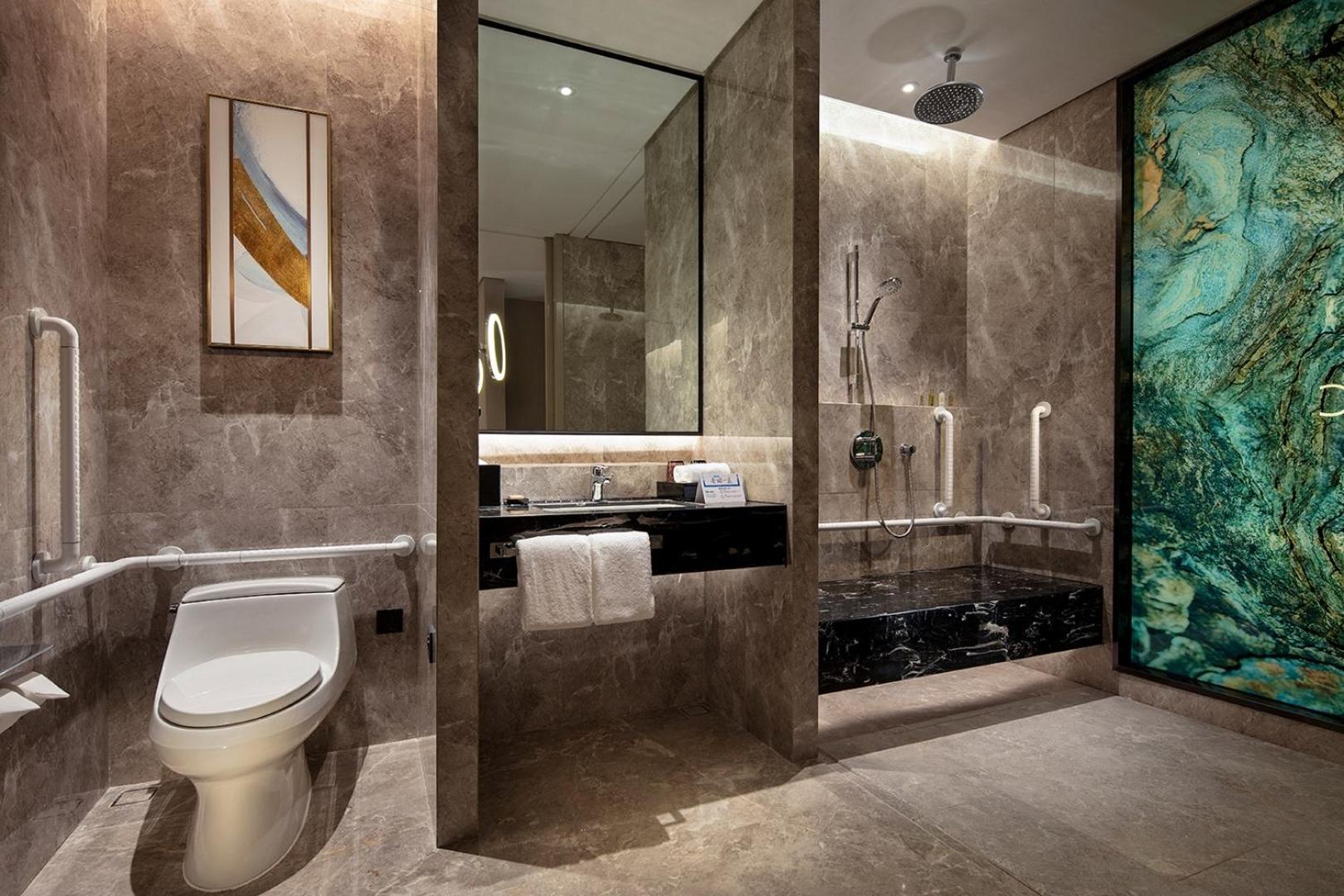 King Room - Mobility Accessible  photo 2