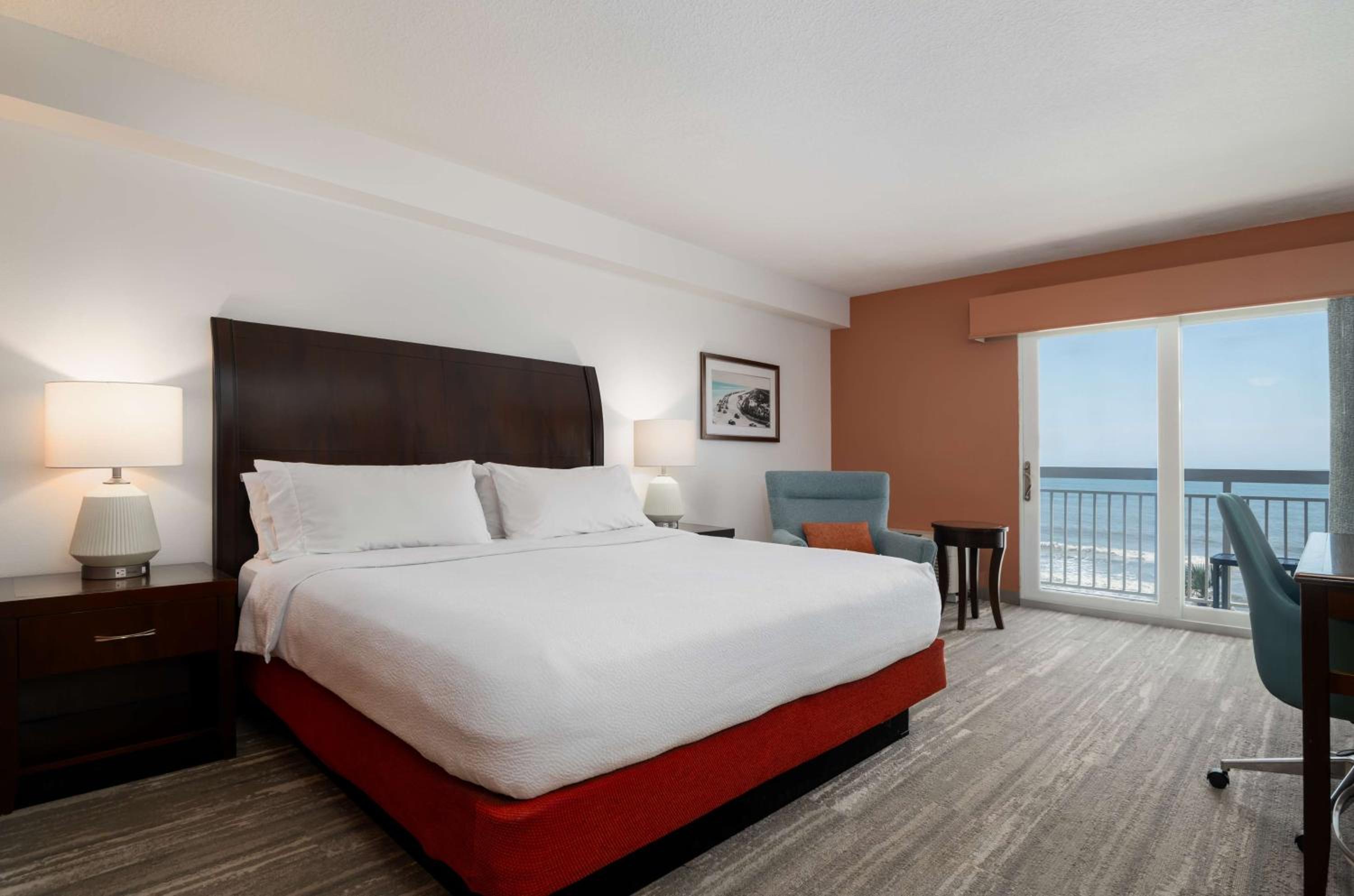 Deluxe King Room with Extra Bed - Balcony with Ocean-Front View