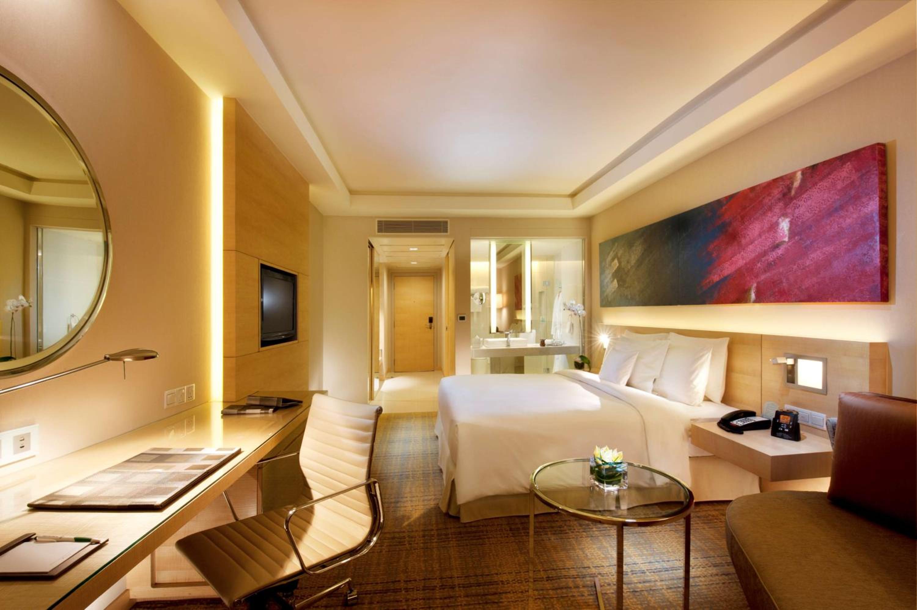 Deluxe King Room - Mountain View