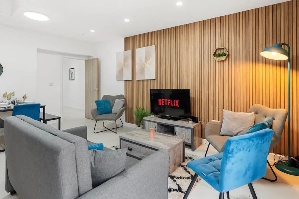 Three-Bedroom Deluxe Apartment