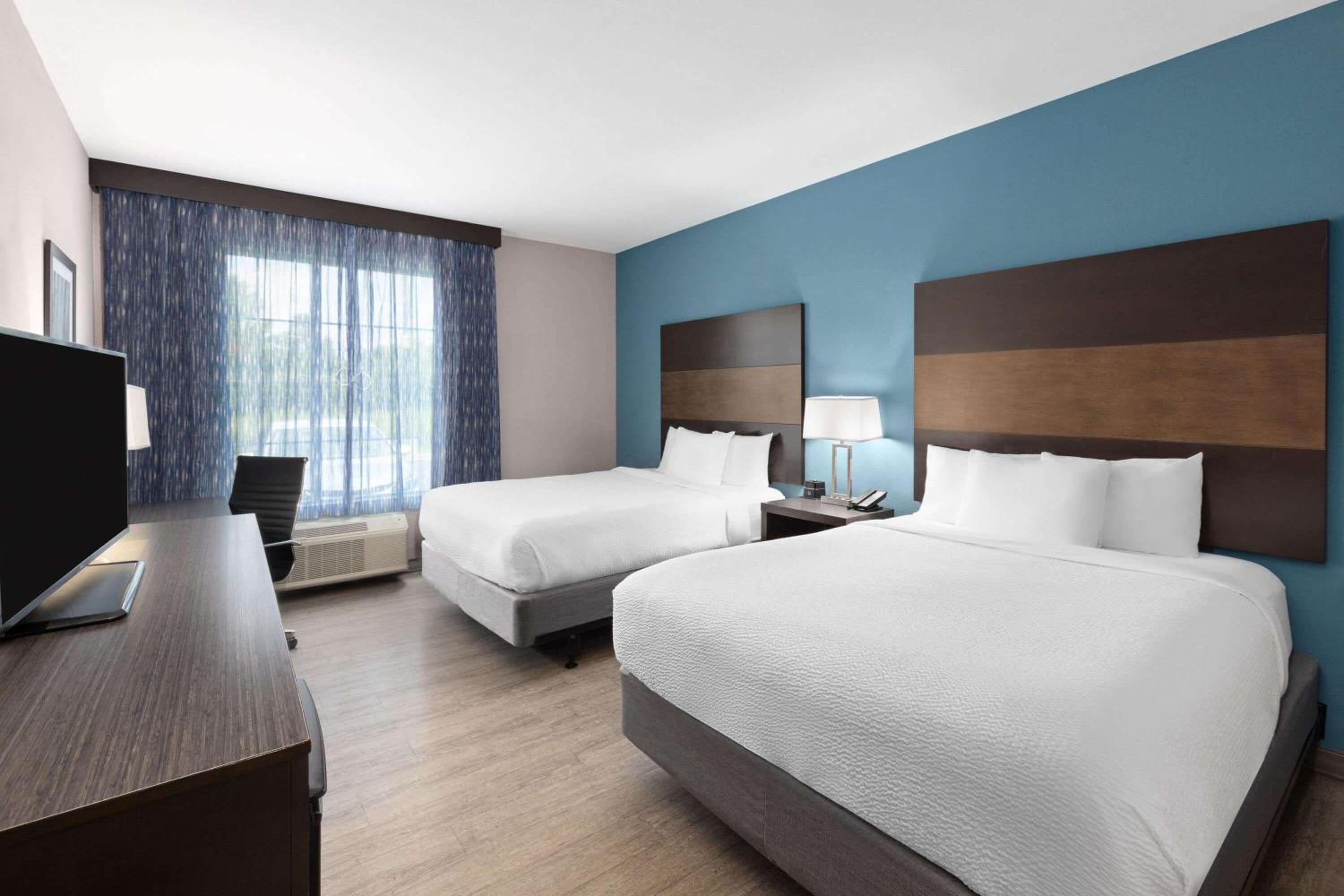 Queen Room with Two Queen Beds - Disability Access photo 1