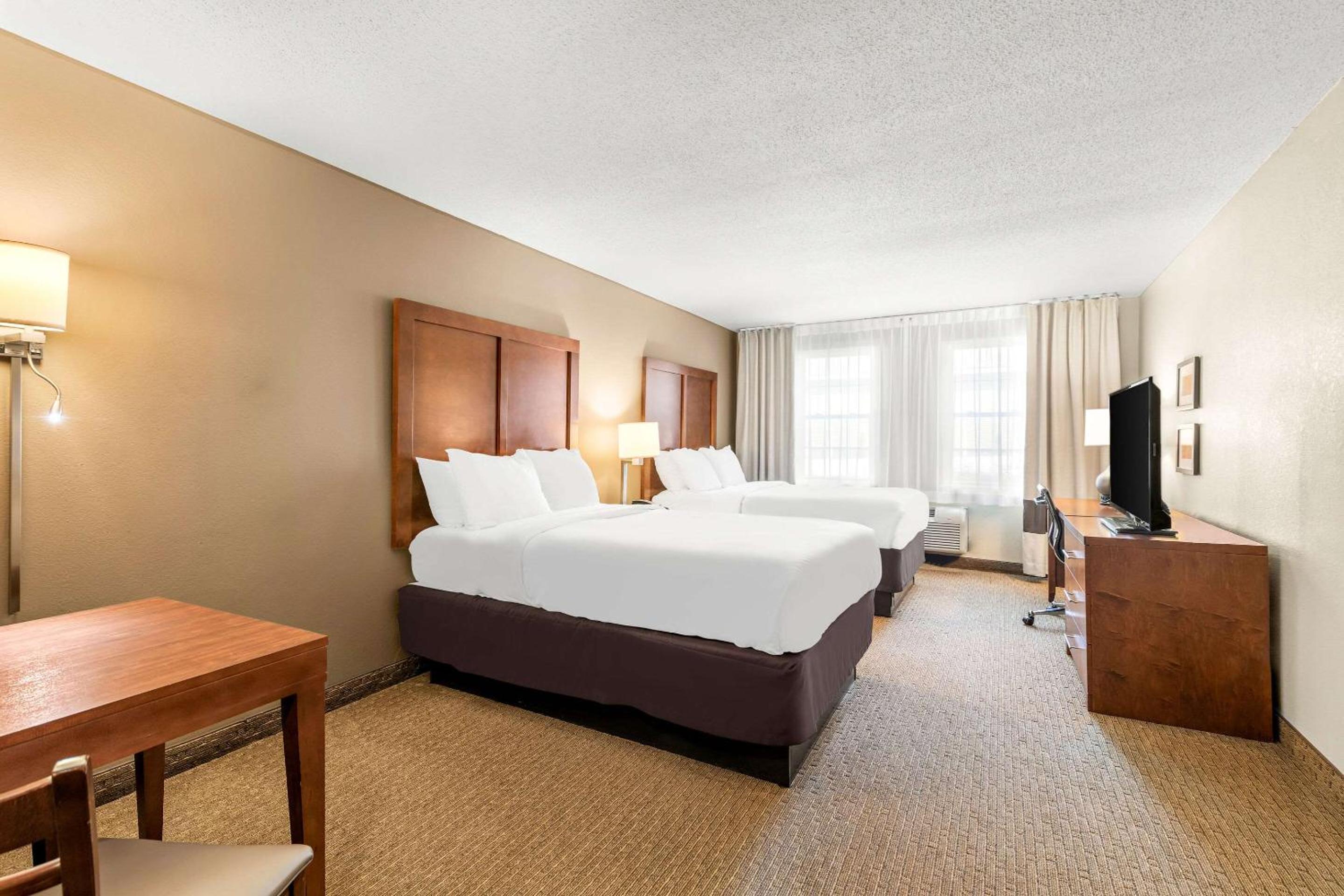 Standard Double Room with Two Double Beds - Non-Smoking - Photo 1