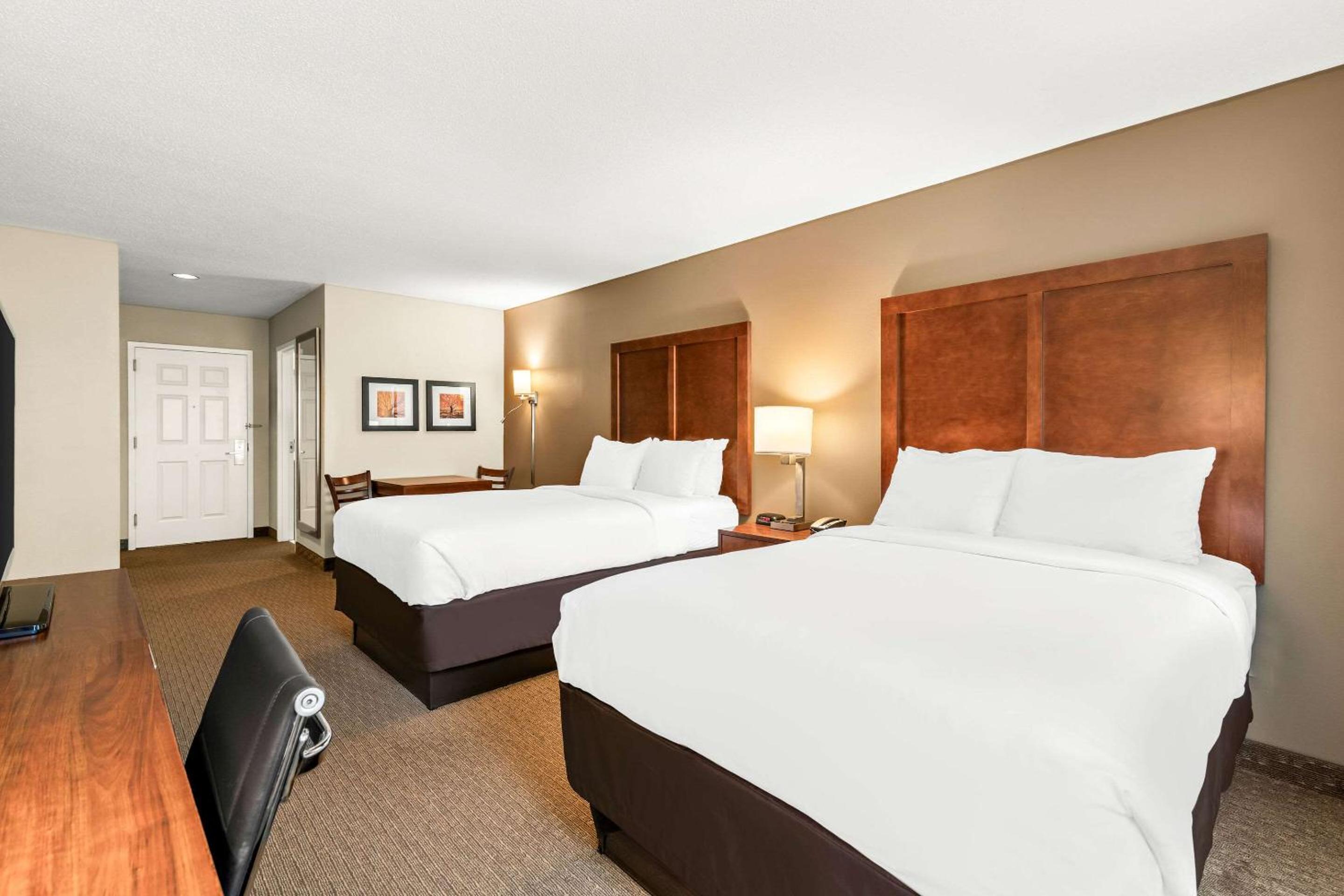 Standard Double Room with Two Double Beds - Non-Smoking - Photo 2