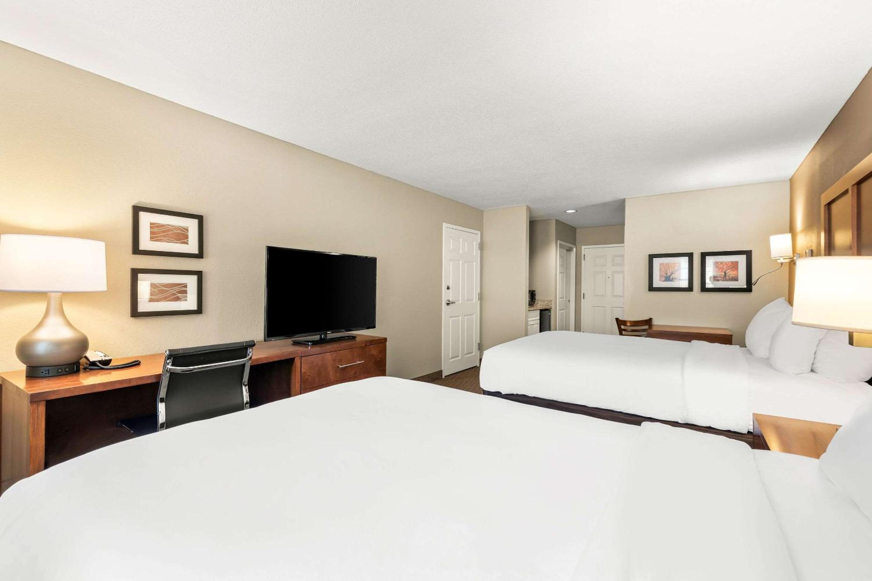 Standard Double Room with Two Double Beds - Non-Smoking - Photo 3