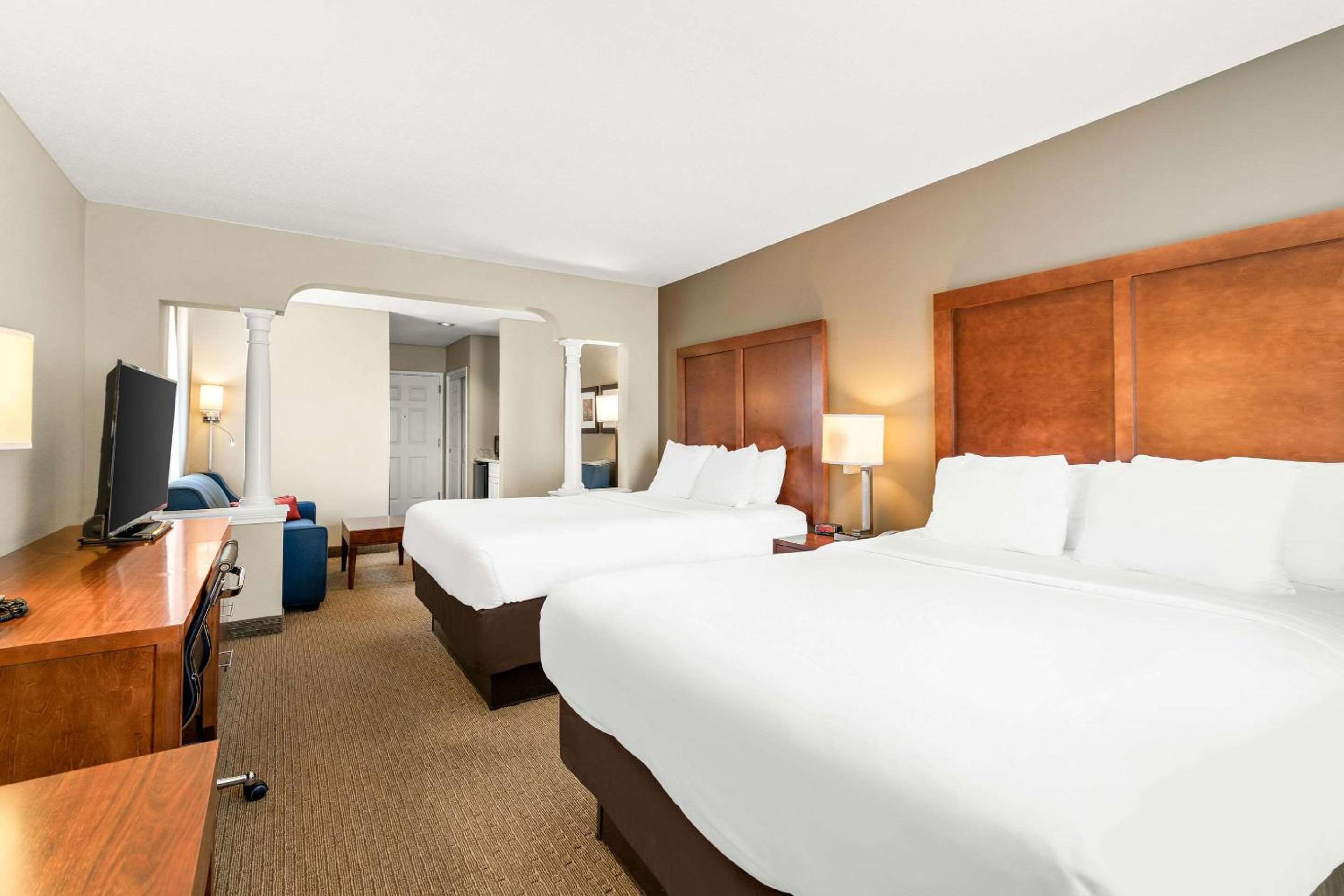 Queen Suite - Non-Smoking - Photo 1