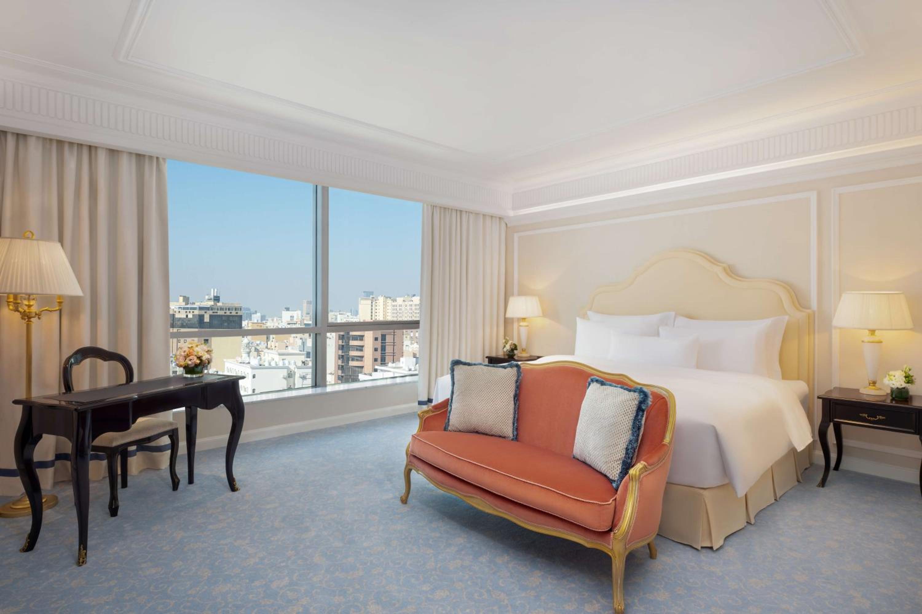 Grand Deluxe King Room - Photo 5