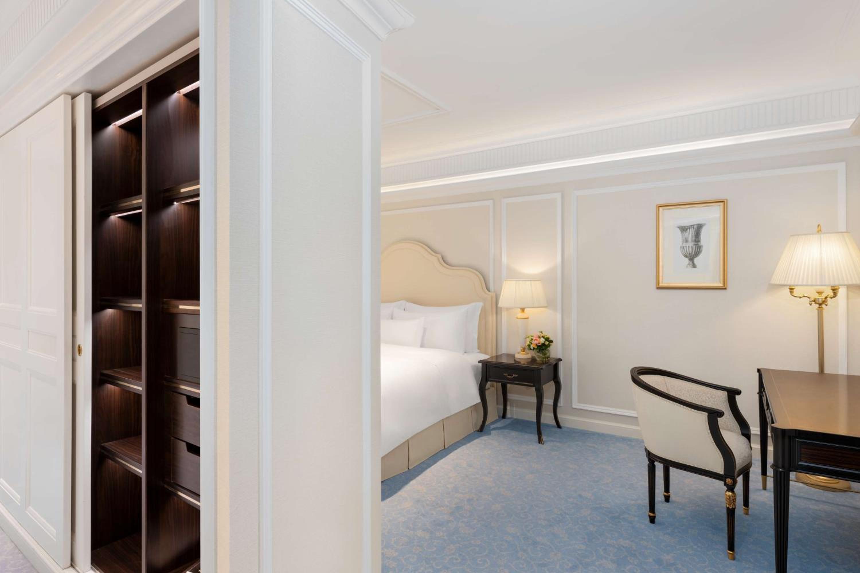 King Three-Bedroom Suite - Photo 1
