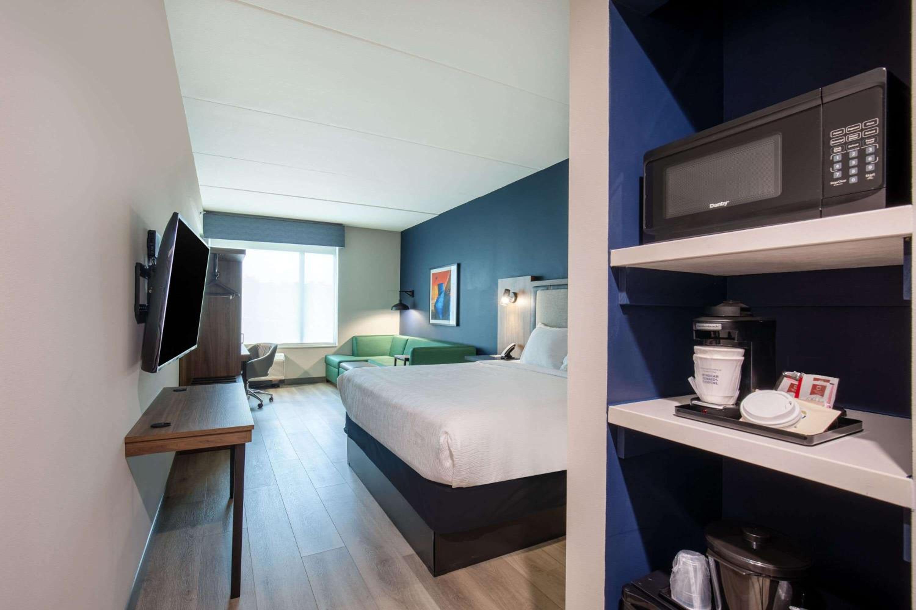 Executive King Room with City View - Non-Smoking - Photo 3
