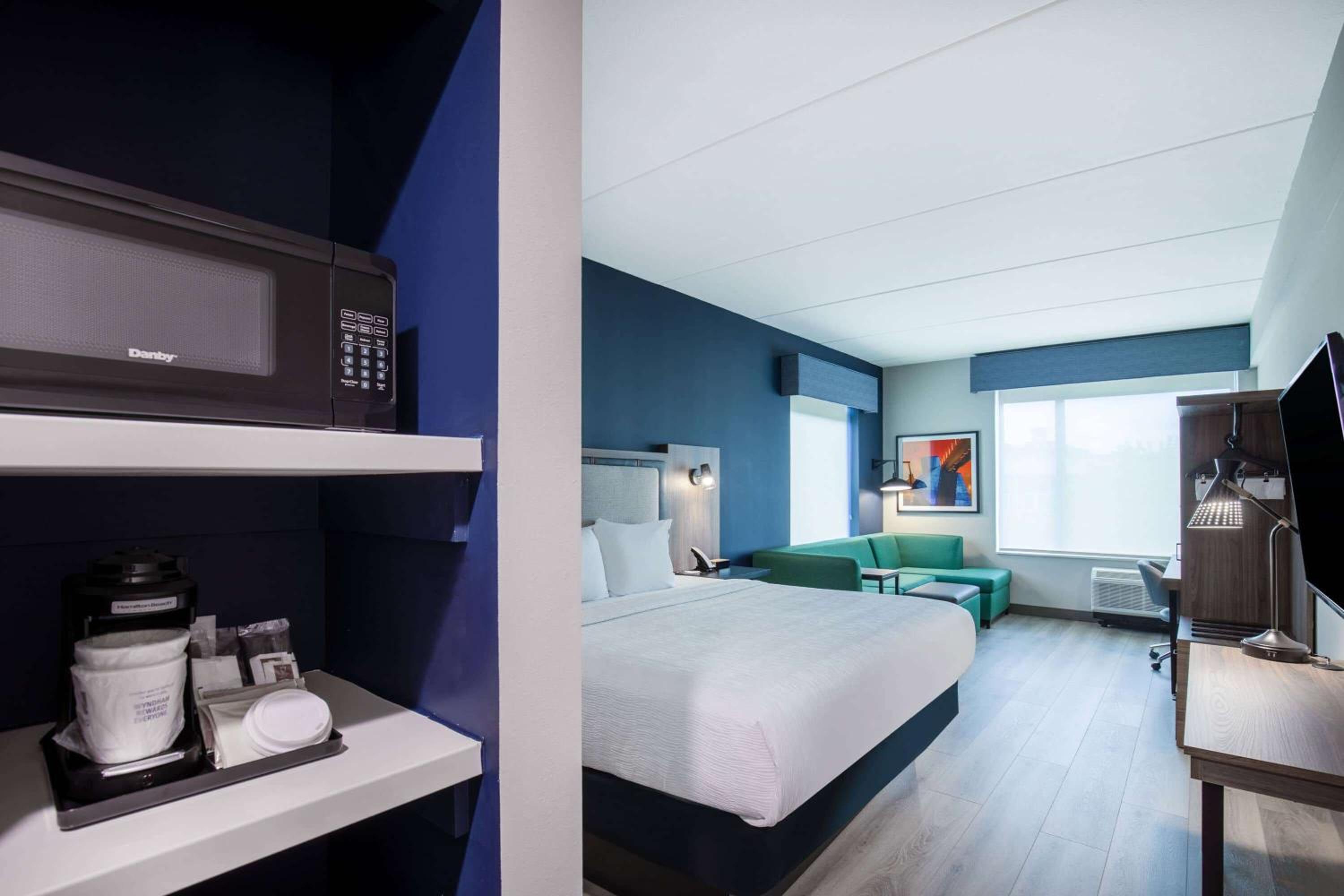 Executive King Room with City View - Non-Smoking - Photo 6