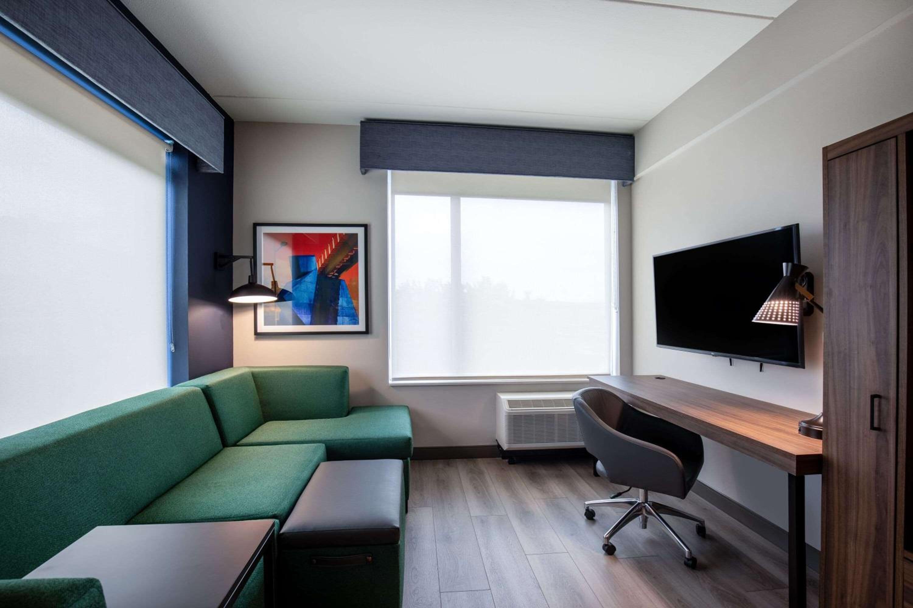 Executive King Room with City View - Non-Smoking - Photo 7