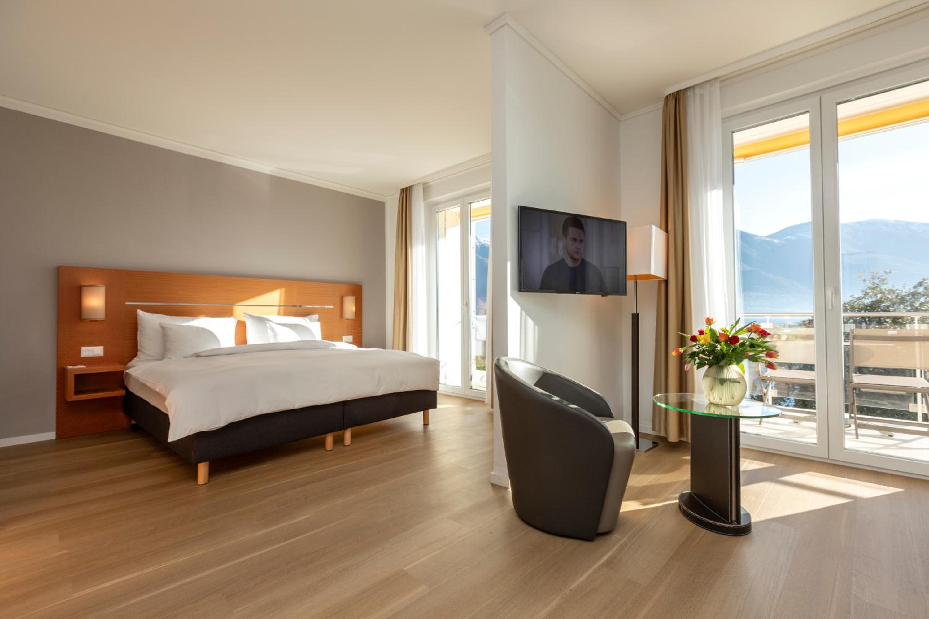 Suite with Lake View