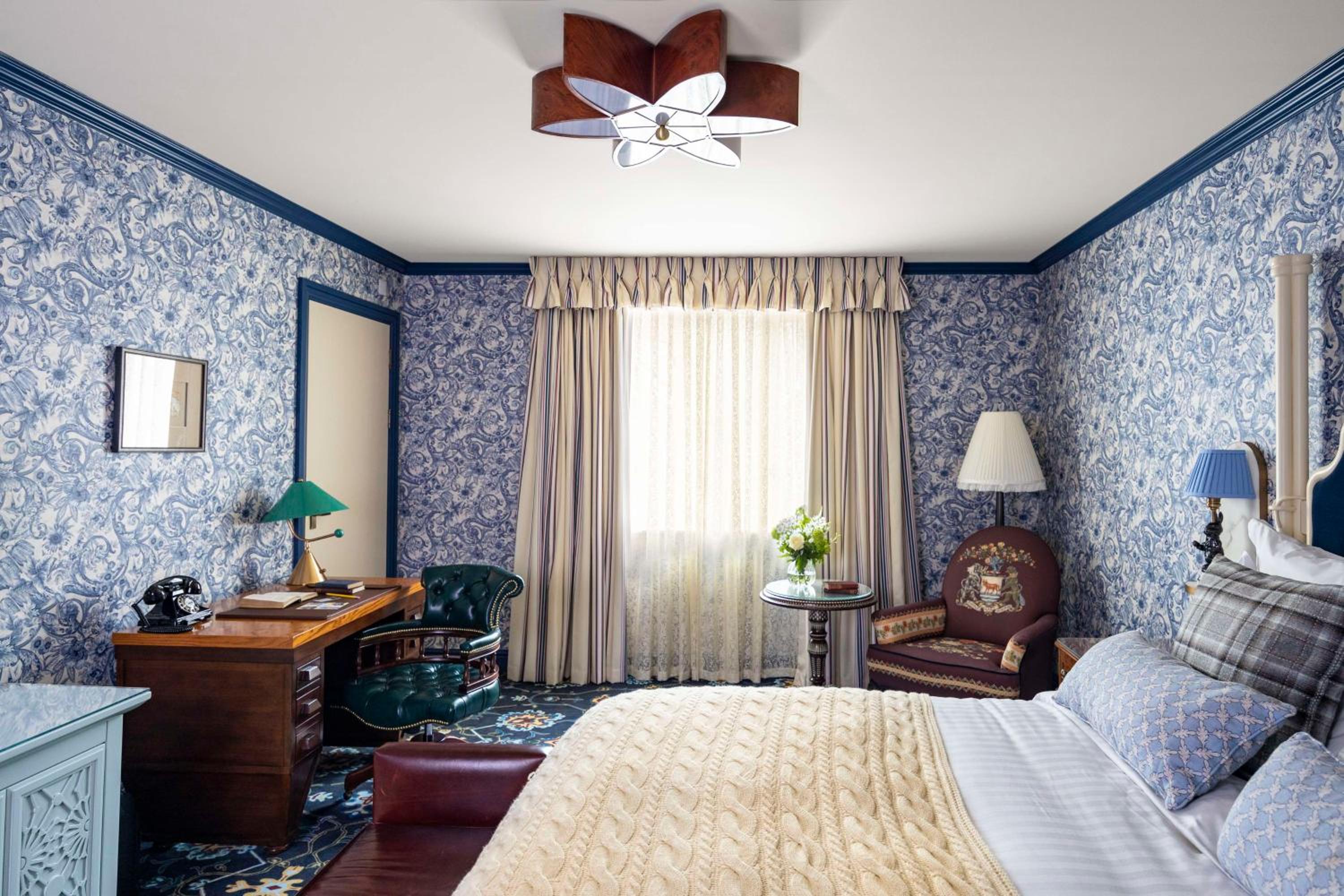 Graduate Deluxe King Room - Photo 1