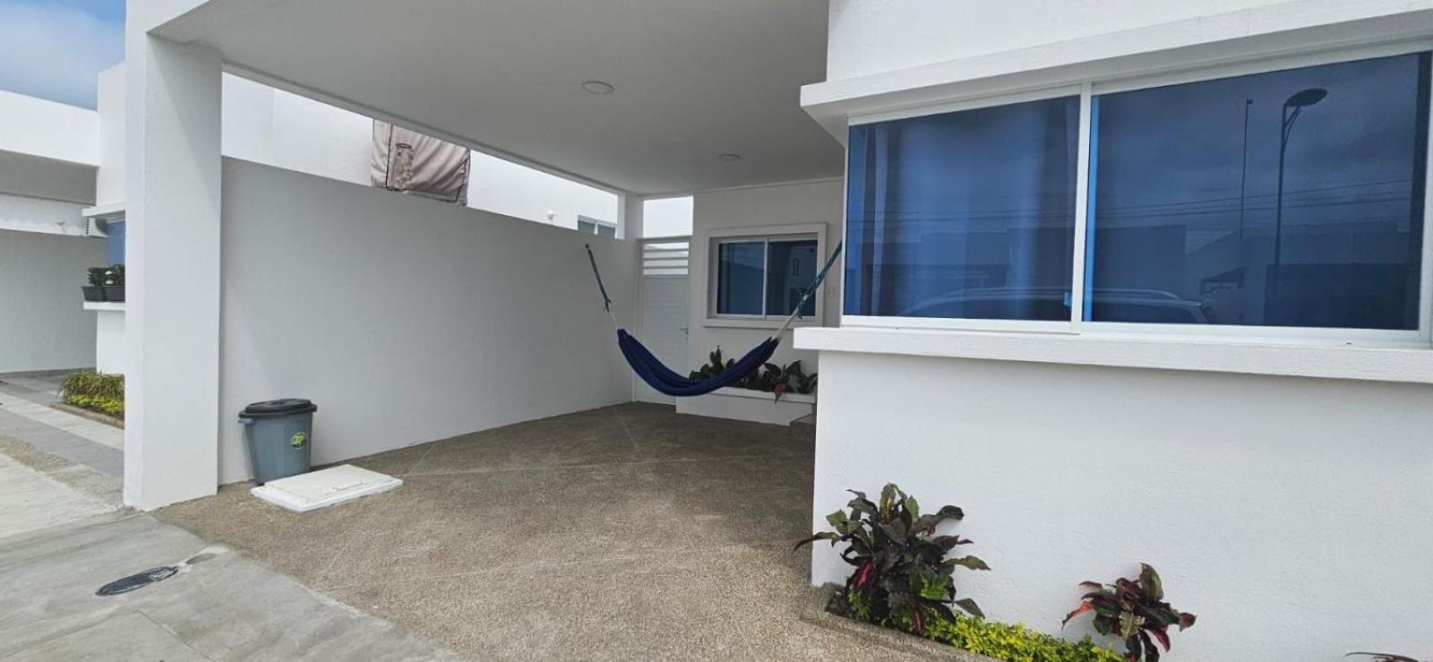 Three-Bedroom House photo 3