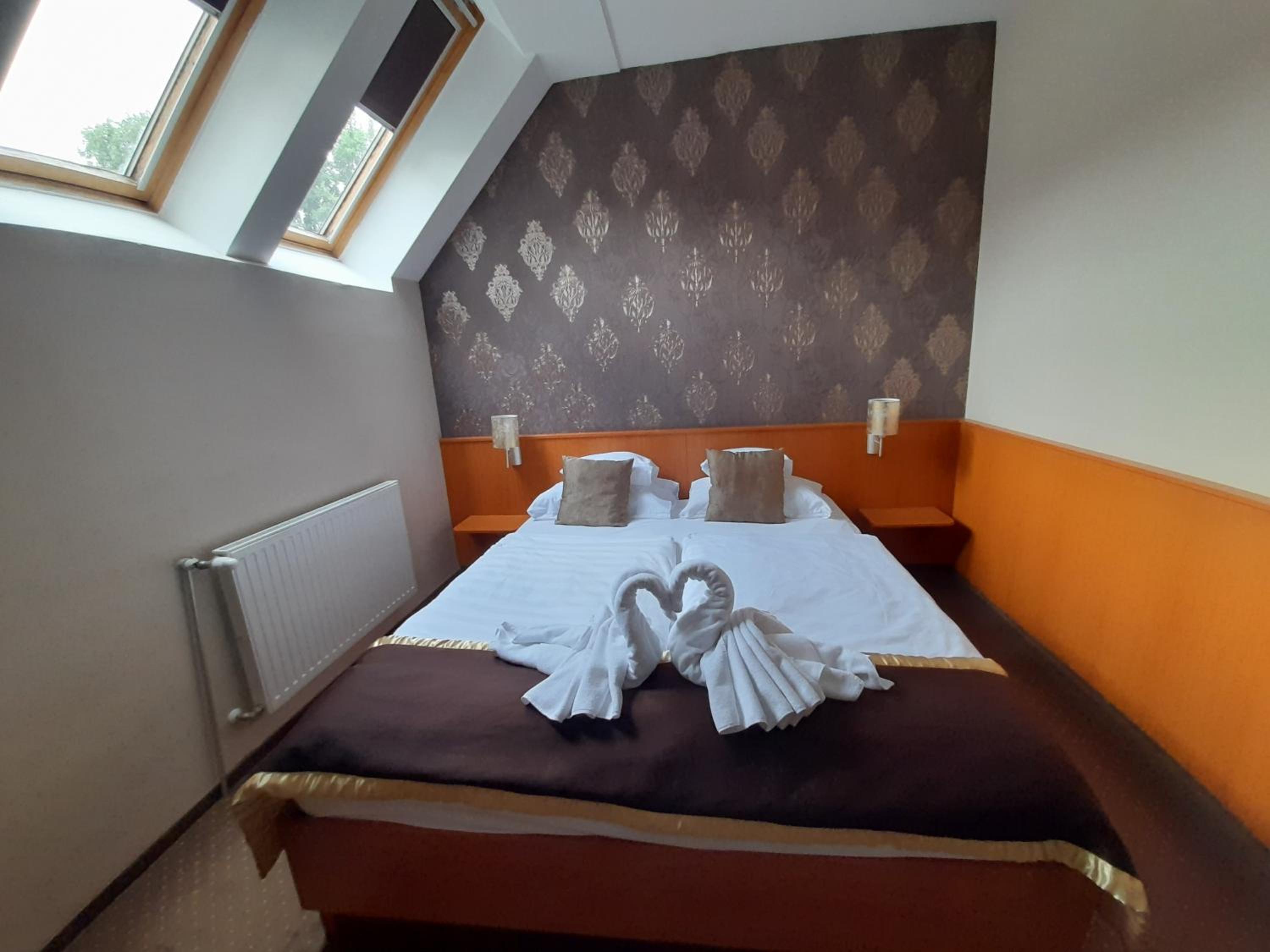 Double or Twin Room - Photo 4