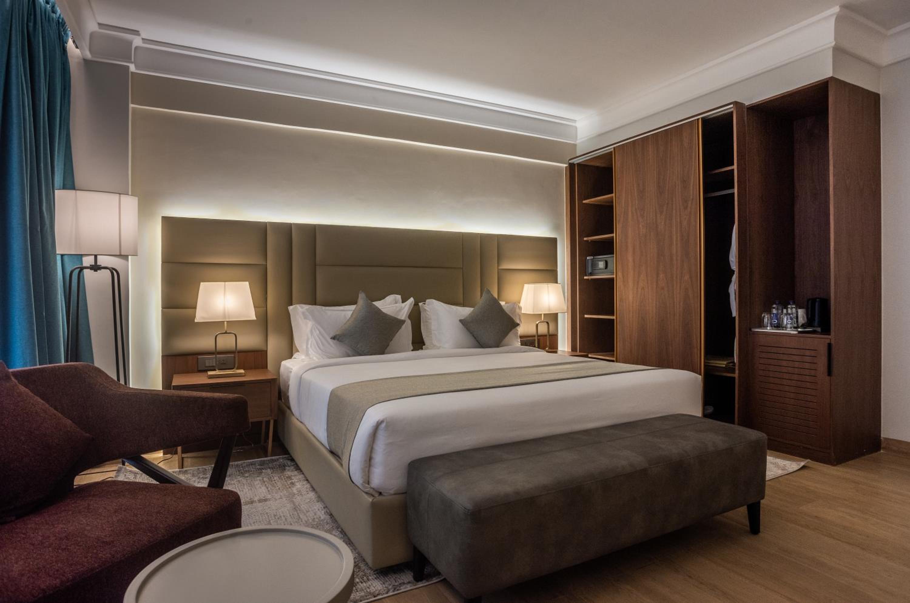 Deluxe Double Room with Balcony photo 1