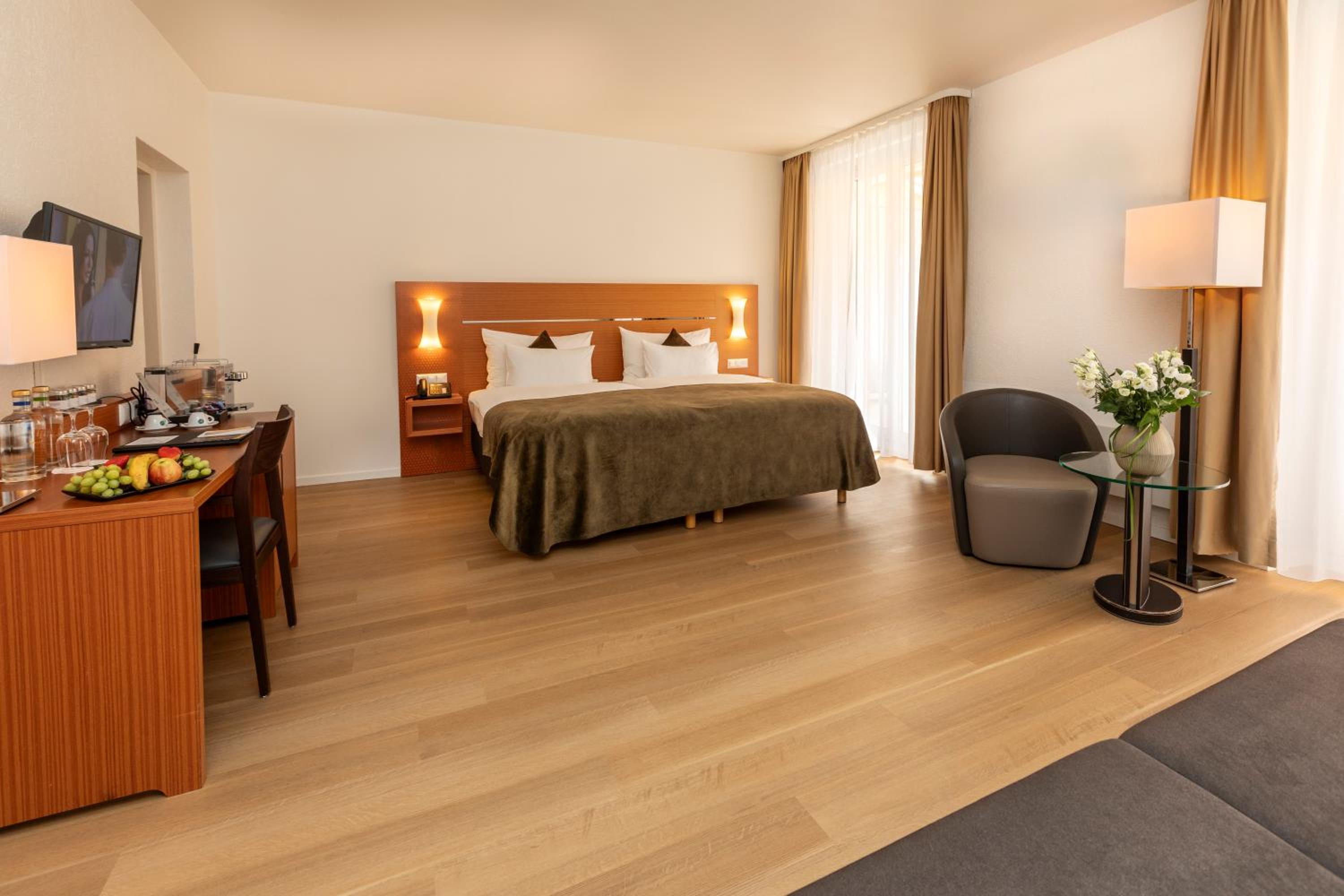 Junior Suite with Lake View