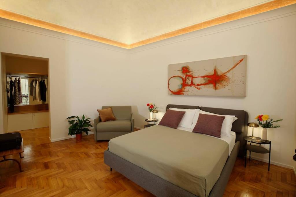 Deluxe One-Bedroom Apartment