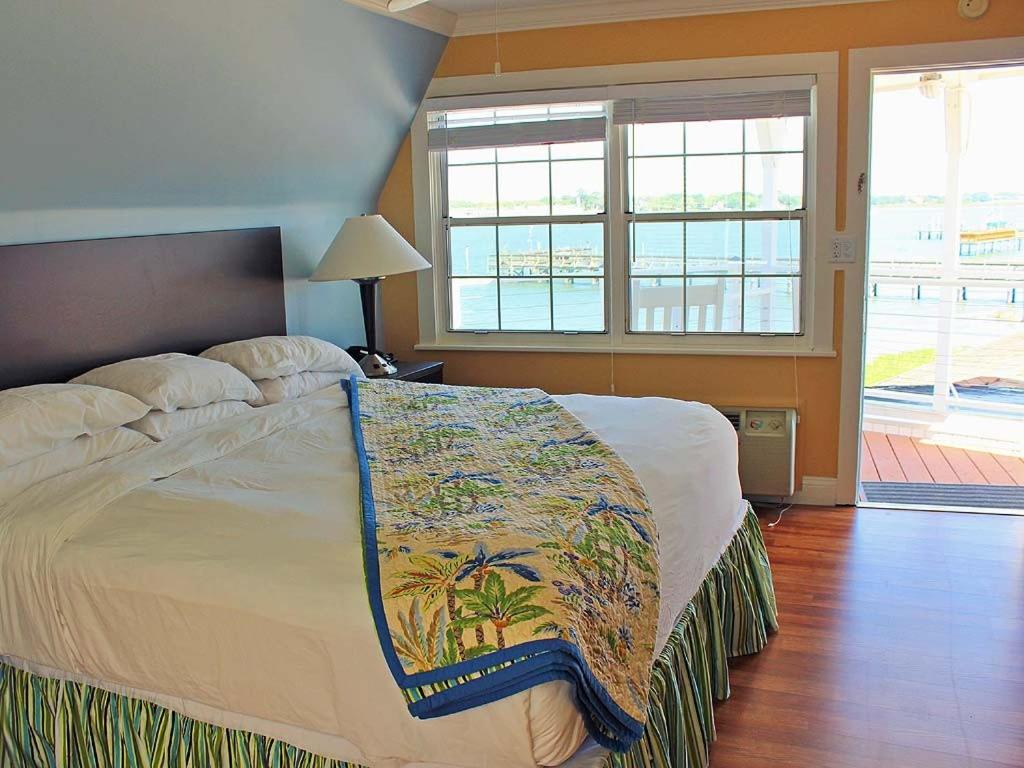 Deluxe King Room with Balcony