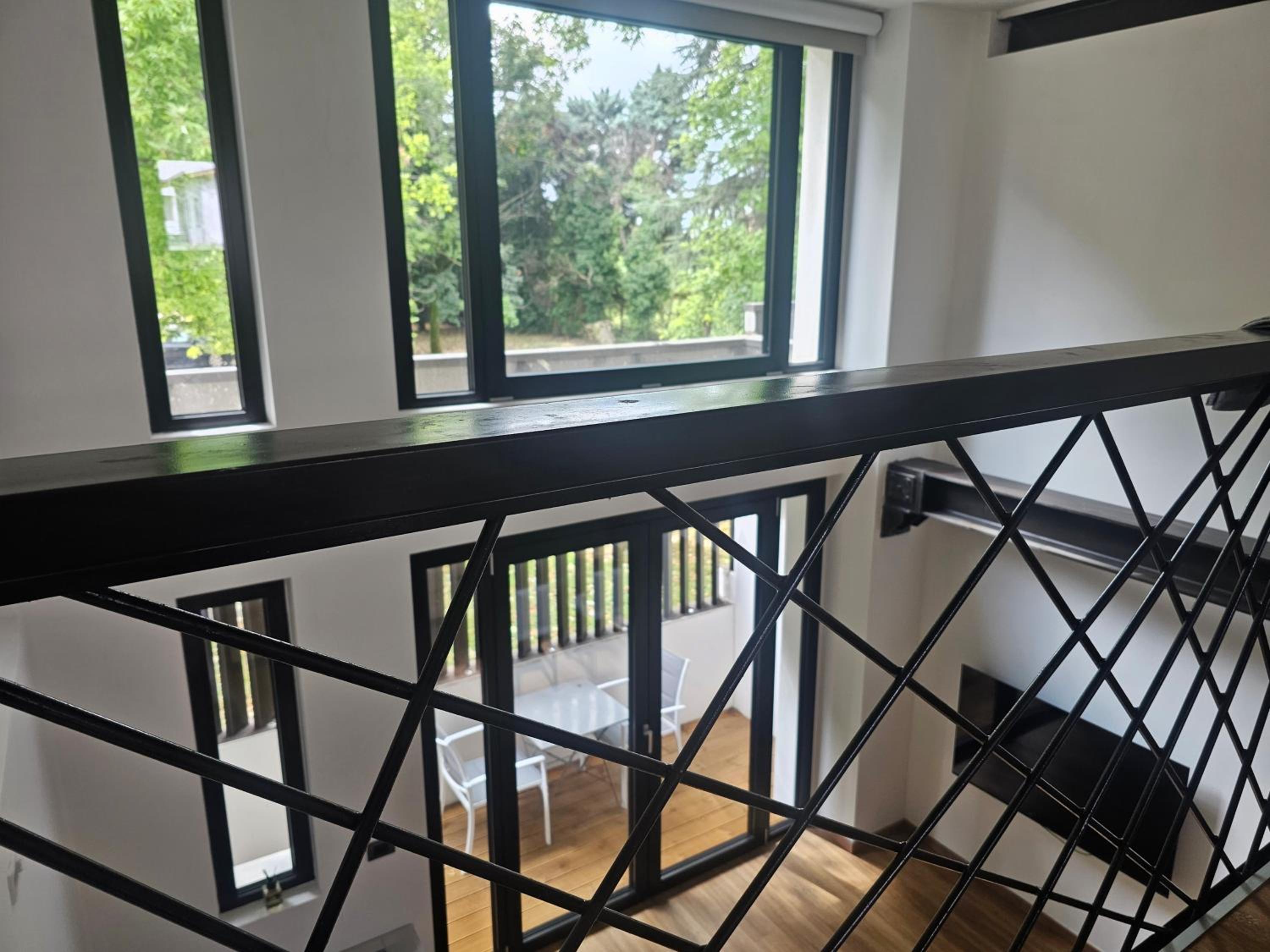 One-bedroom Loft Apartment  photo 2