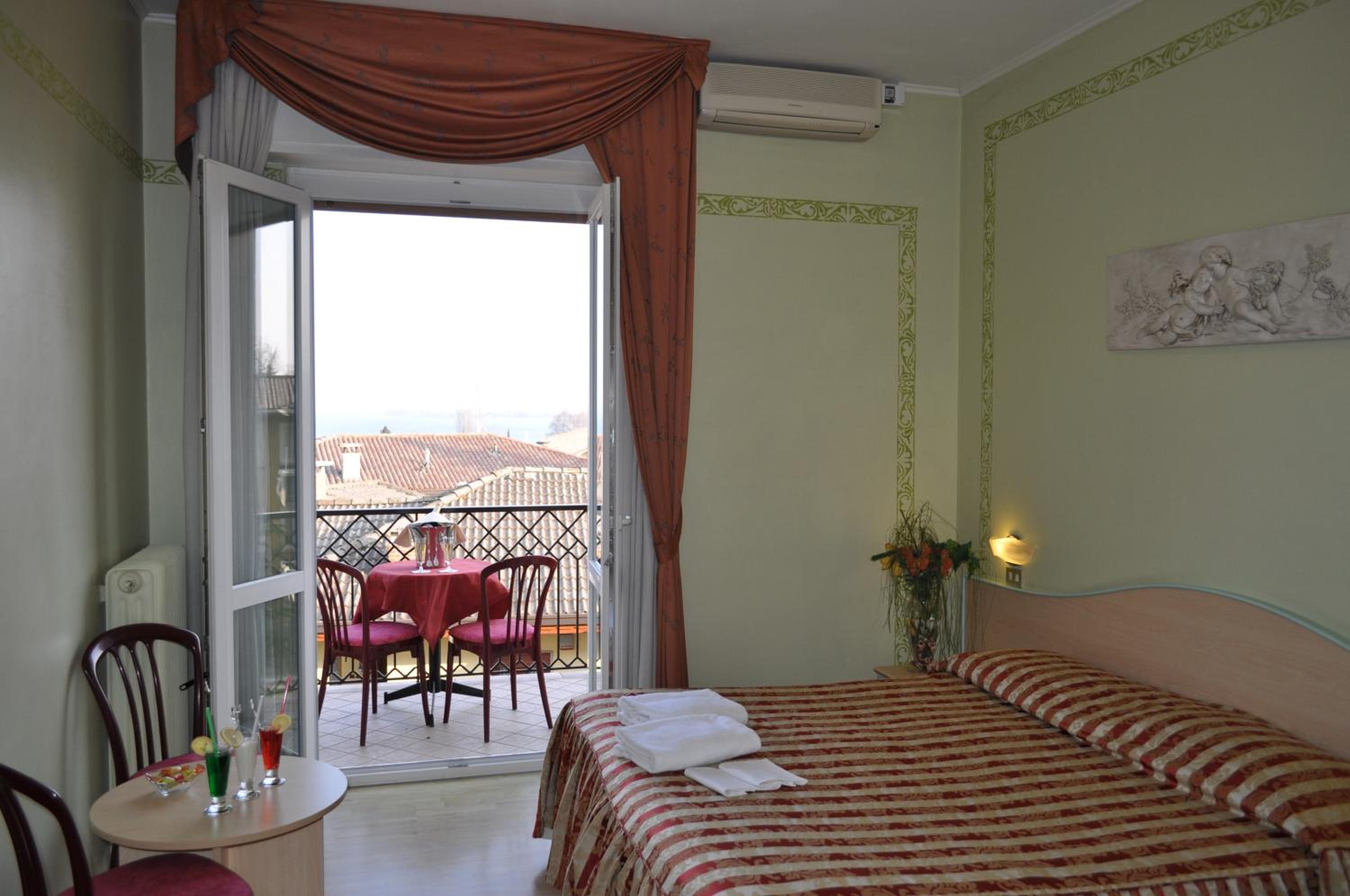 Double Room - Photo 3