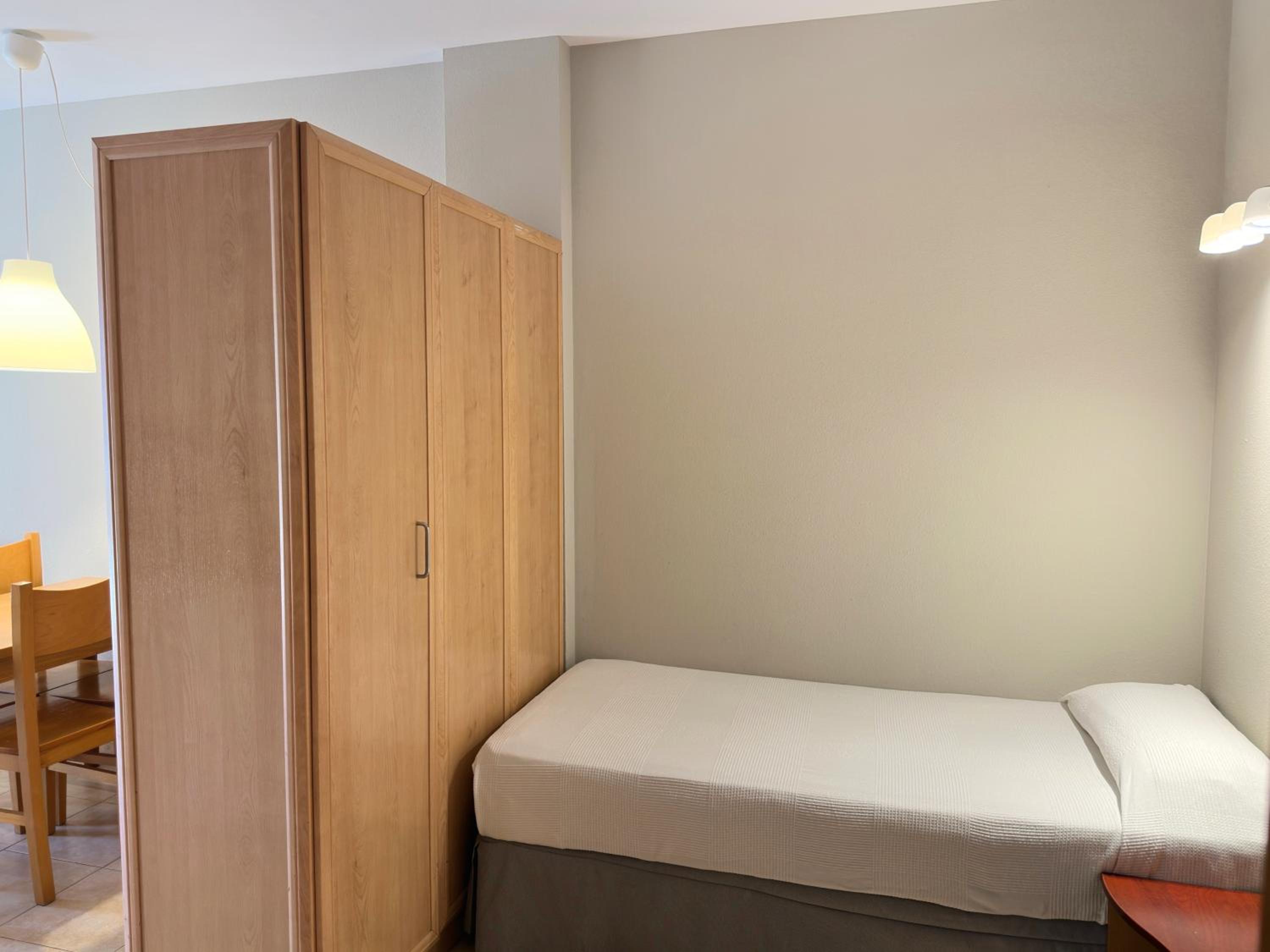 One-Bedroom Apartment - Photo 3