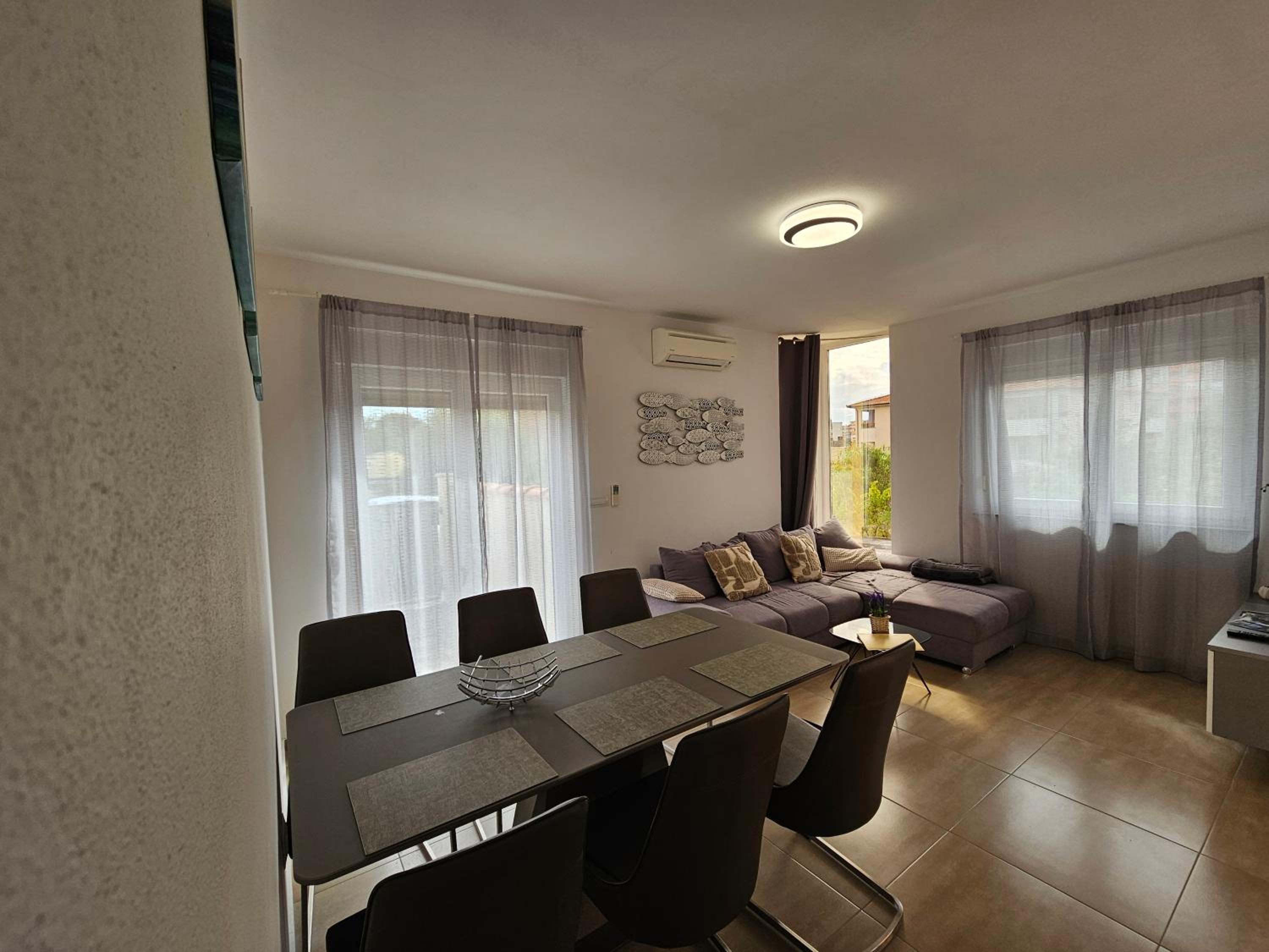 Two-Bedroom Apartment with Balcony and Terrace photo 2