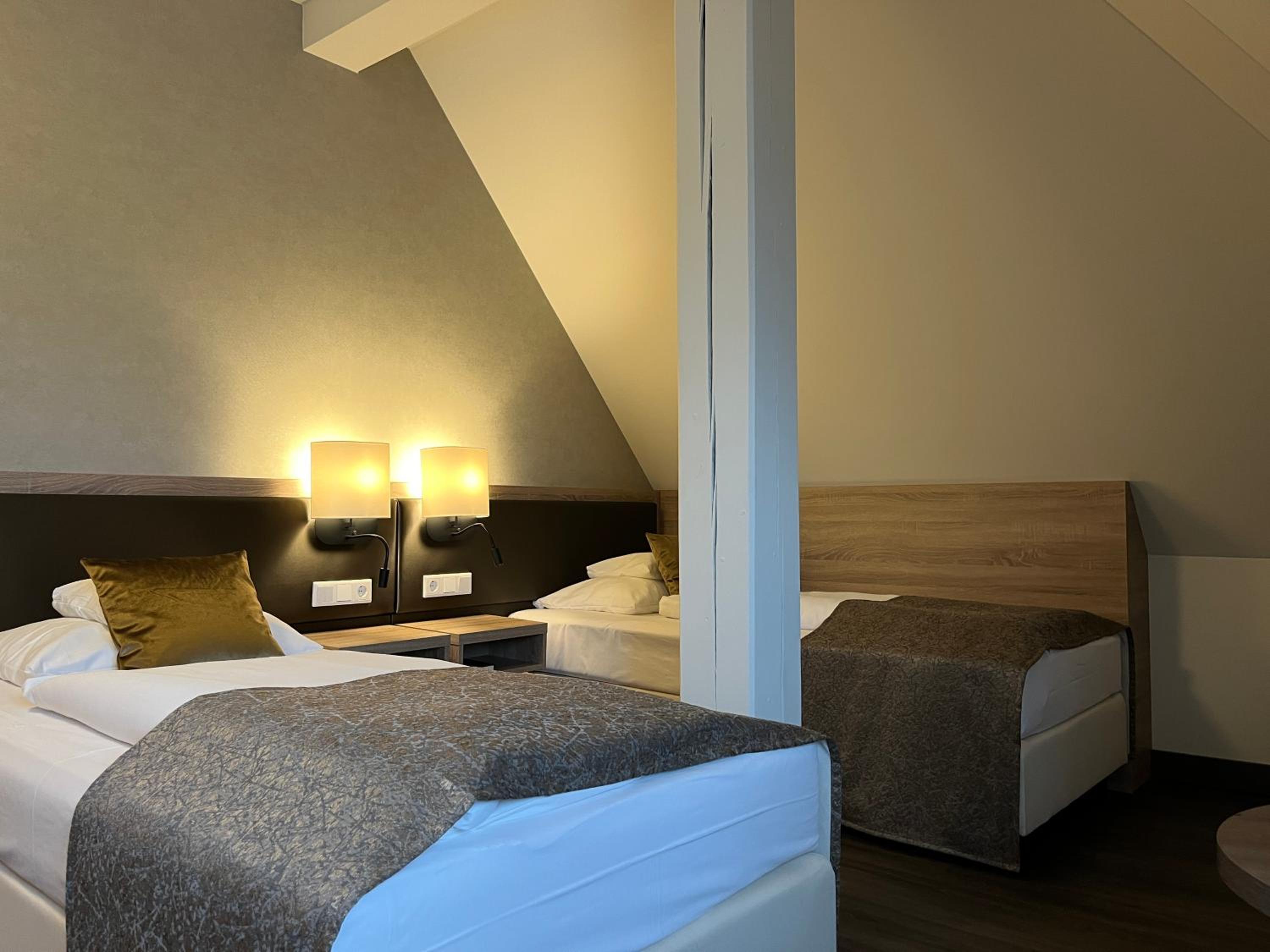 Twin Room - Photo 1