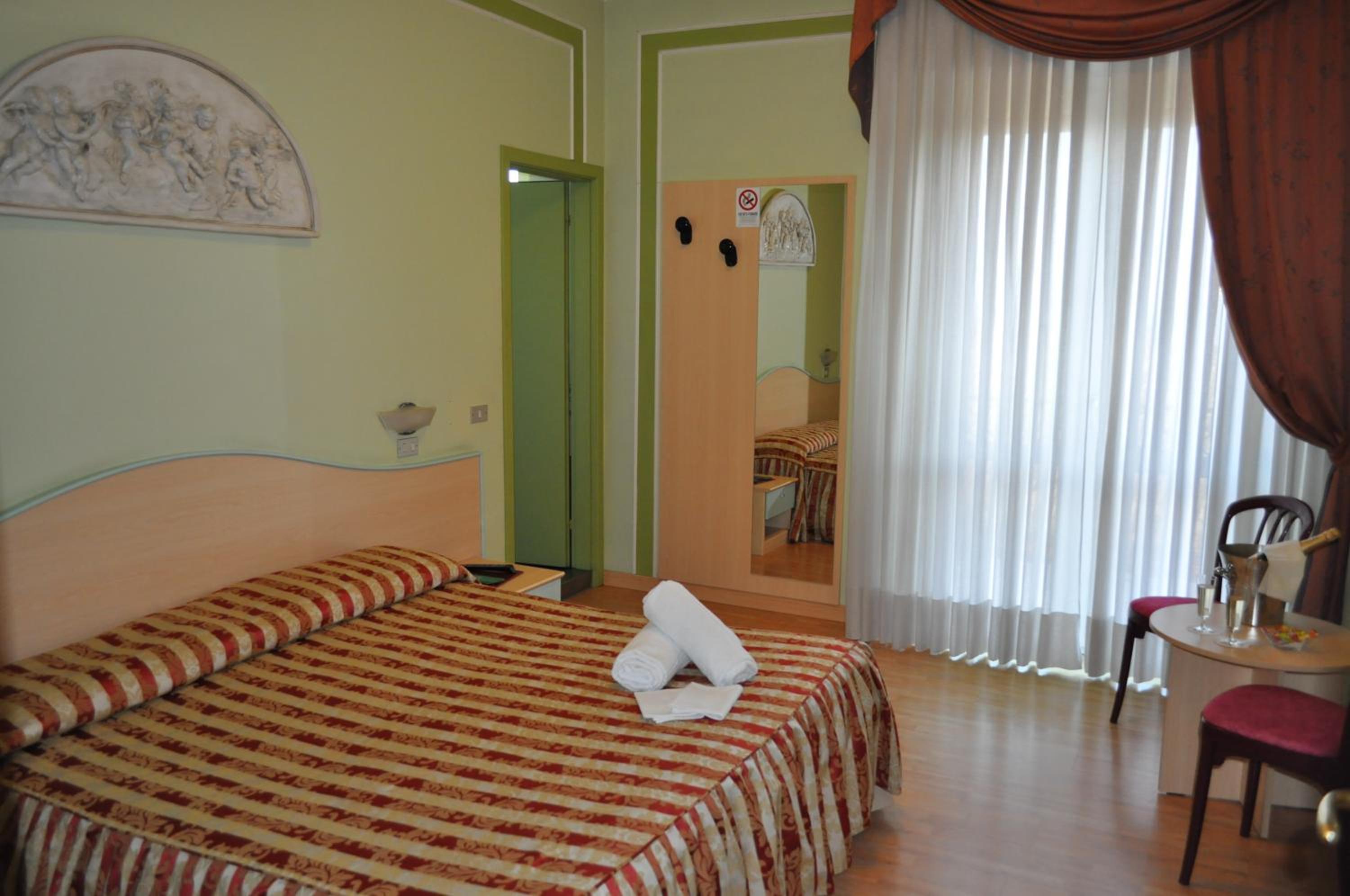 Double Room - Photo 10