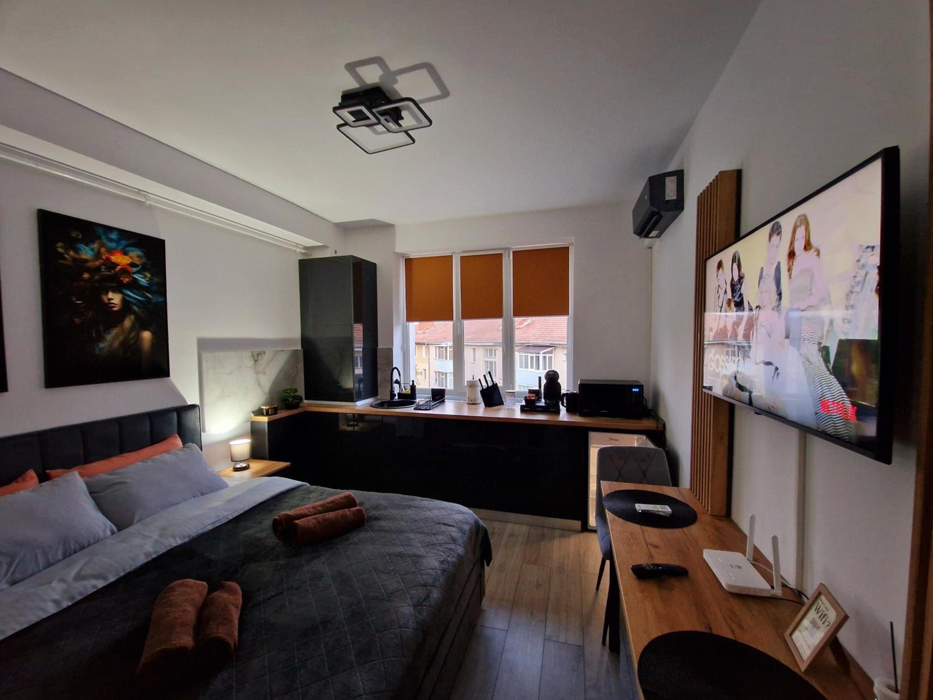 One-Bedroom Apartment photo 1