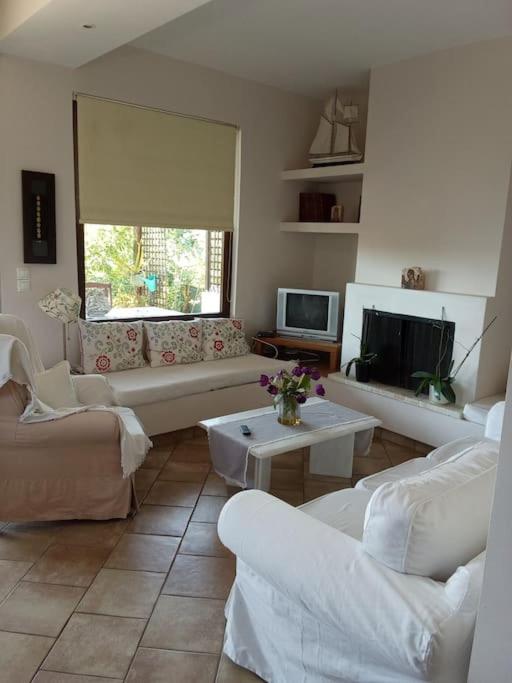 One-Bedroom House photo 1