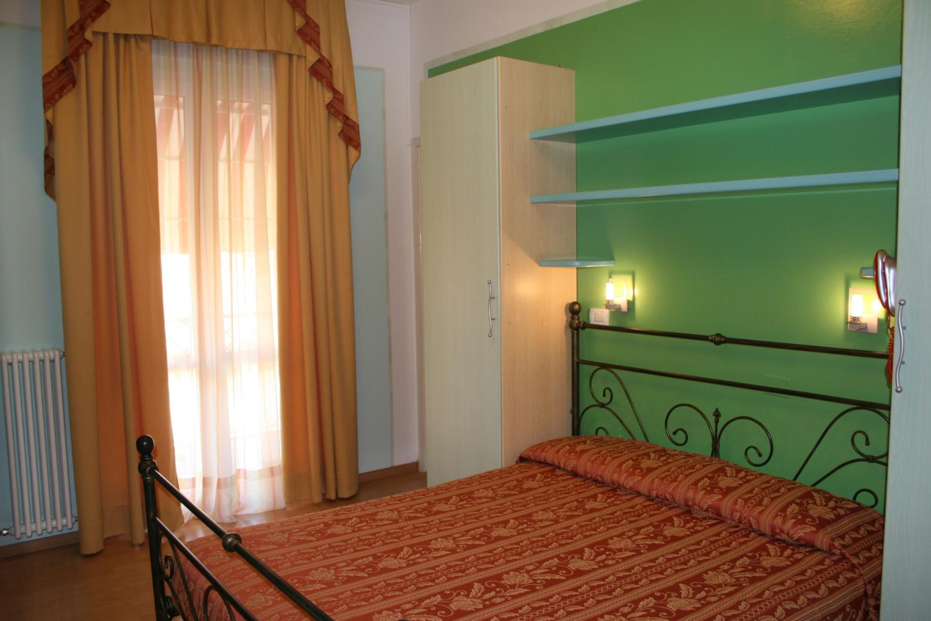 Double Room - Photo 9