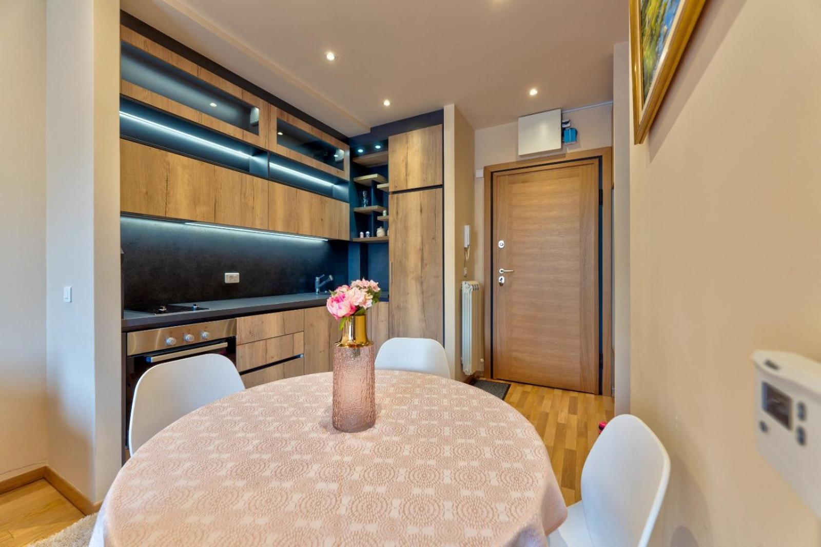 One-Bedroom Apartment with Balcony photo 2