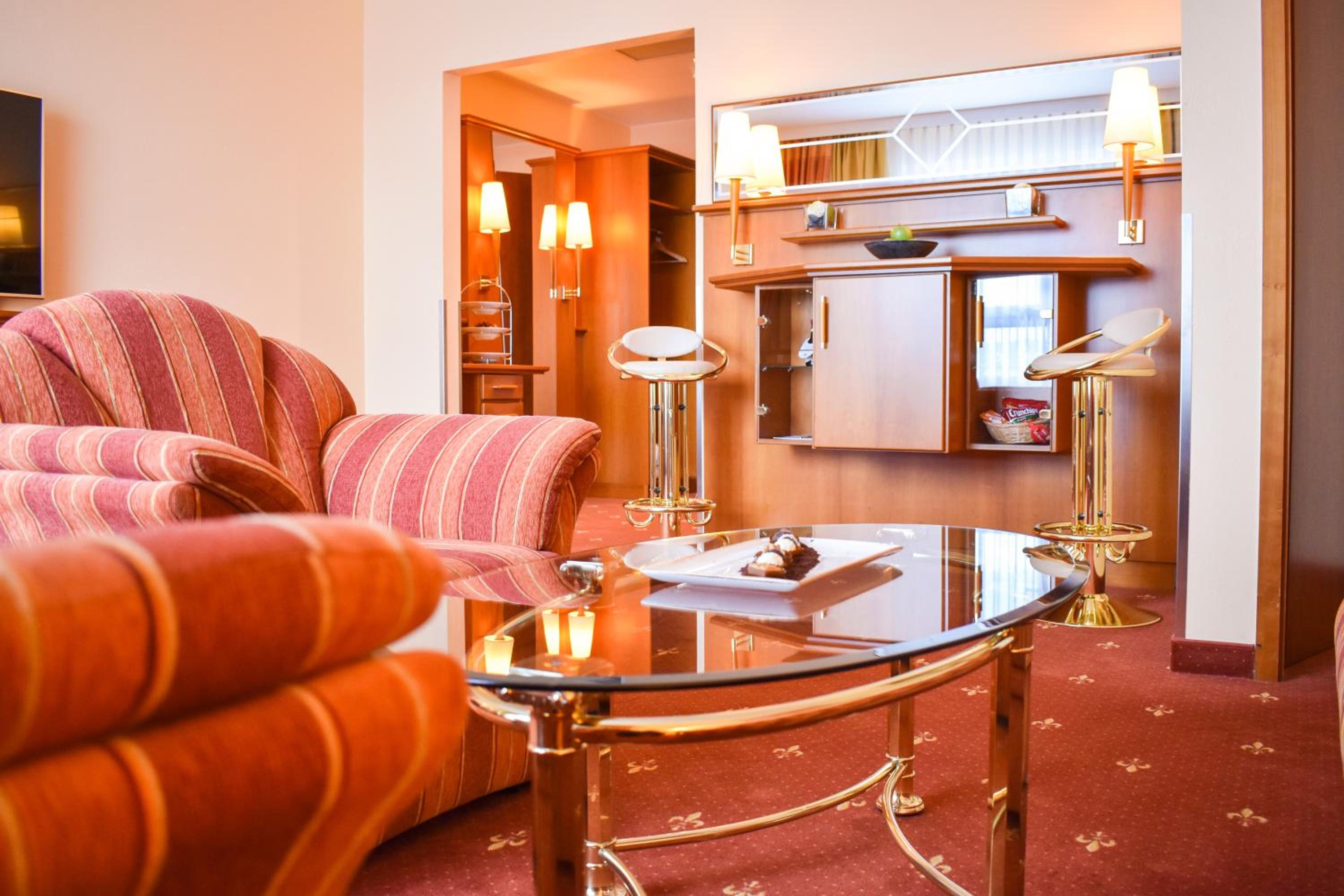 One-Bedroom Suite - Photo 4