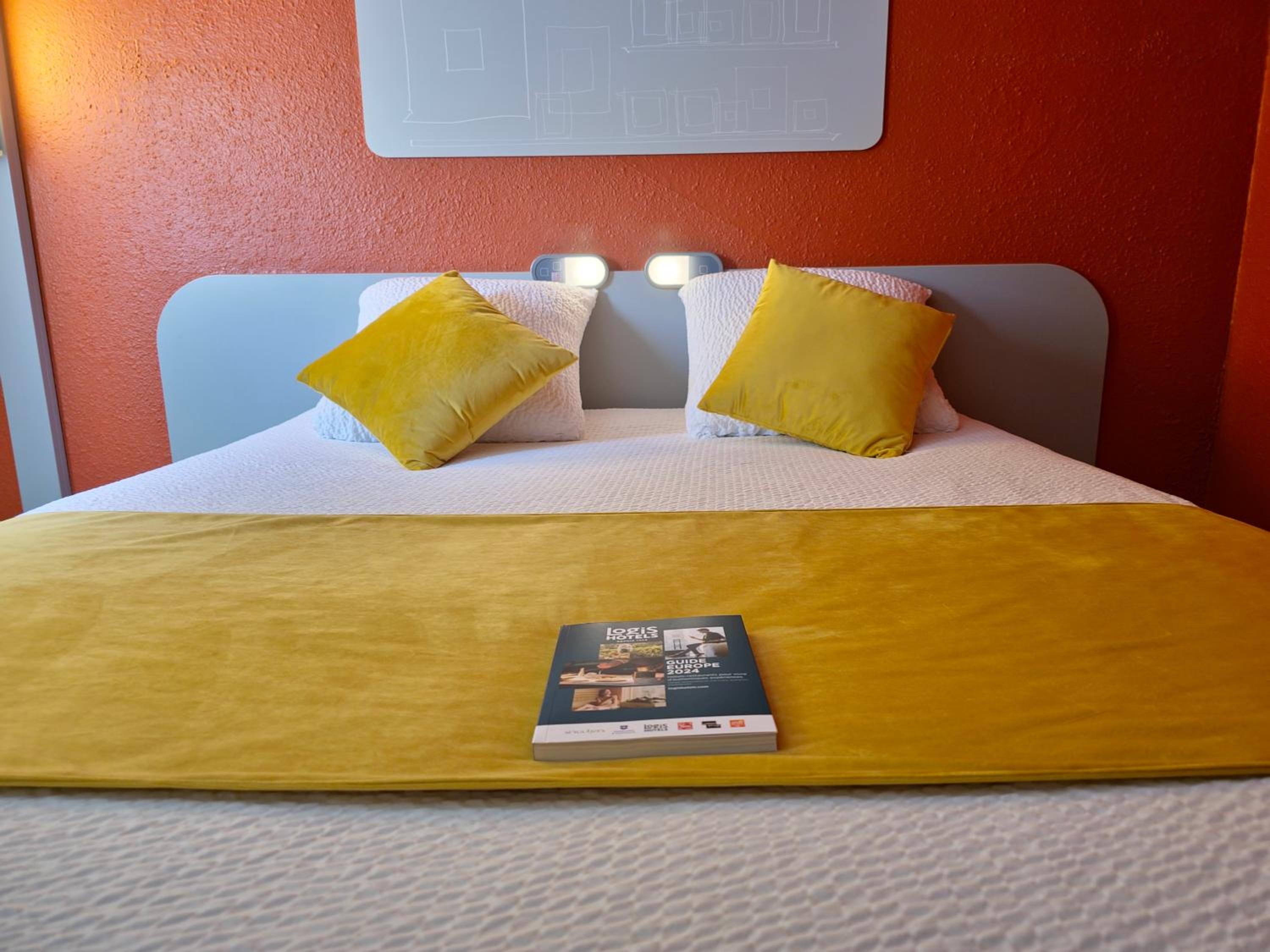 Double Room - Photo 6