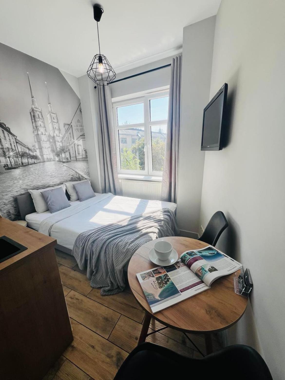 Double Room with Private Bathroom - Photo 2
