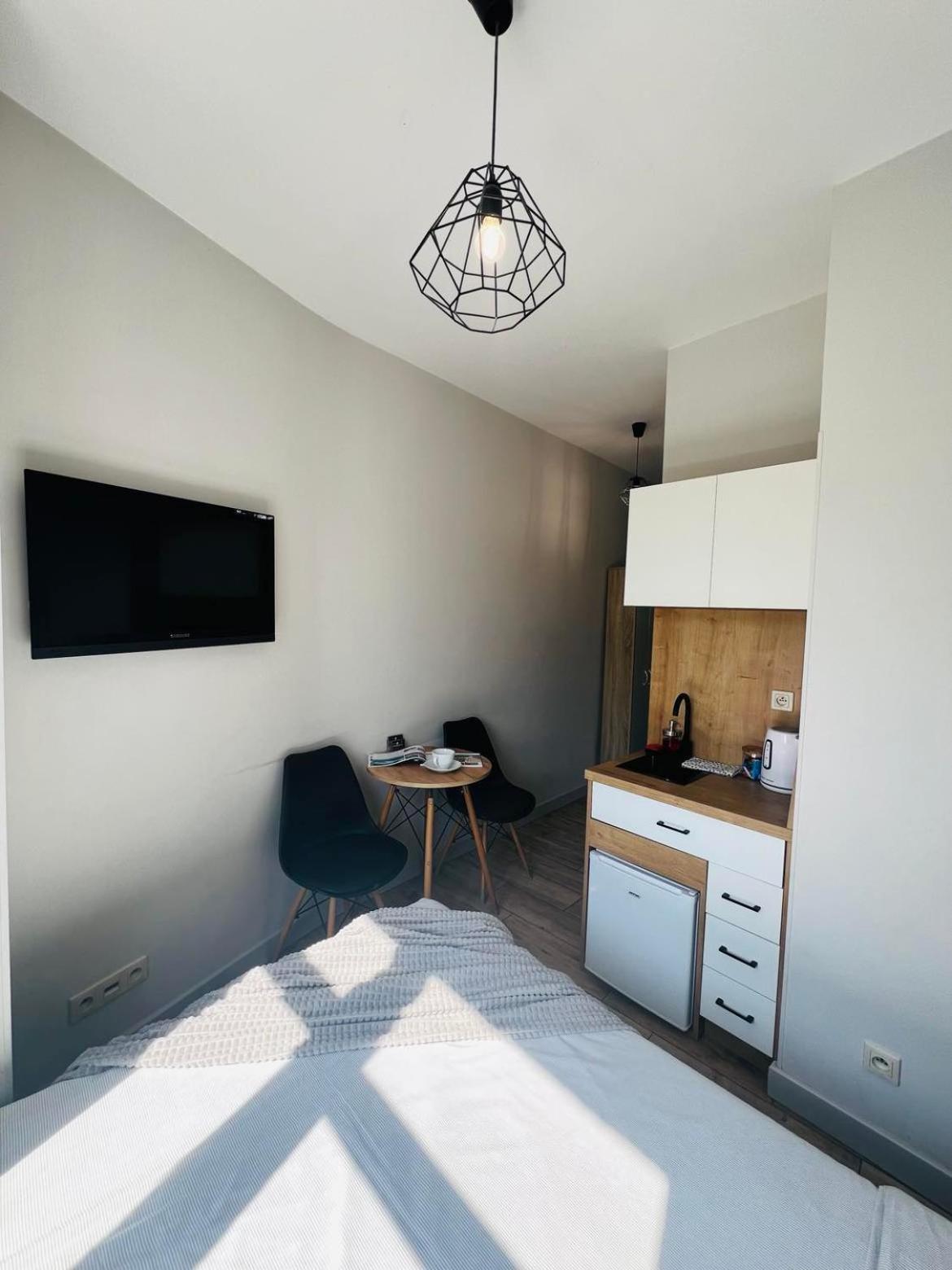 Double Room with Private Bathroom - Photo 8