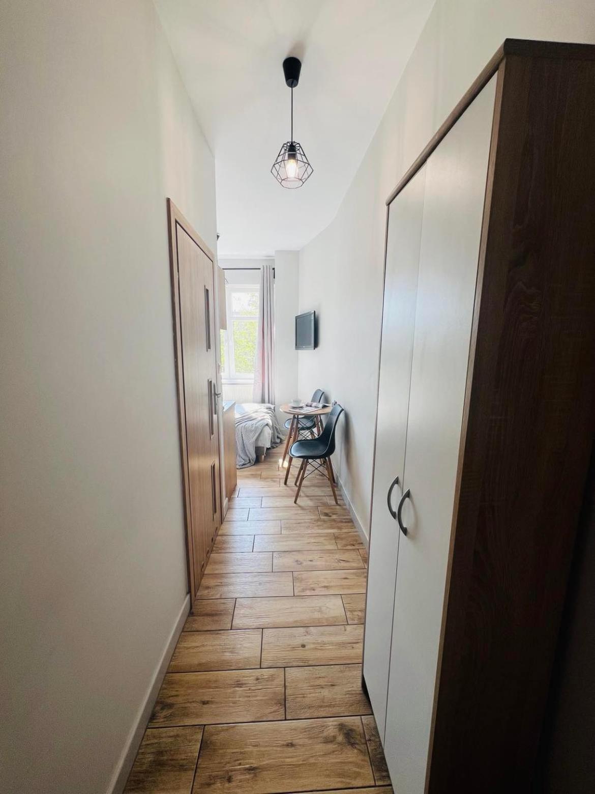 Double Room with Private Bathroom - Photo 7