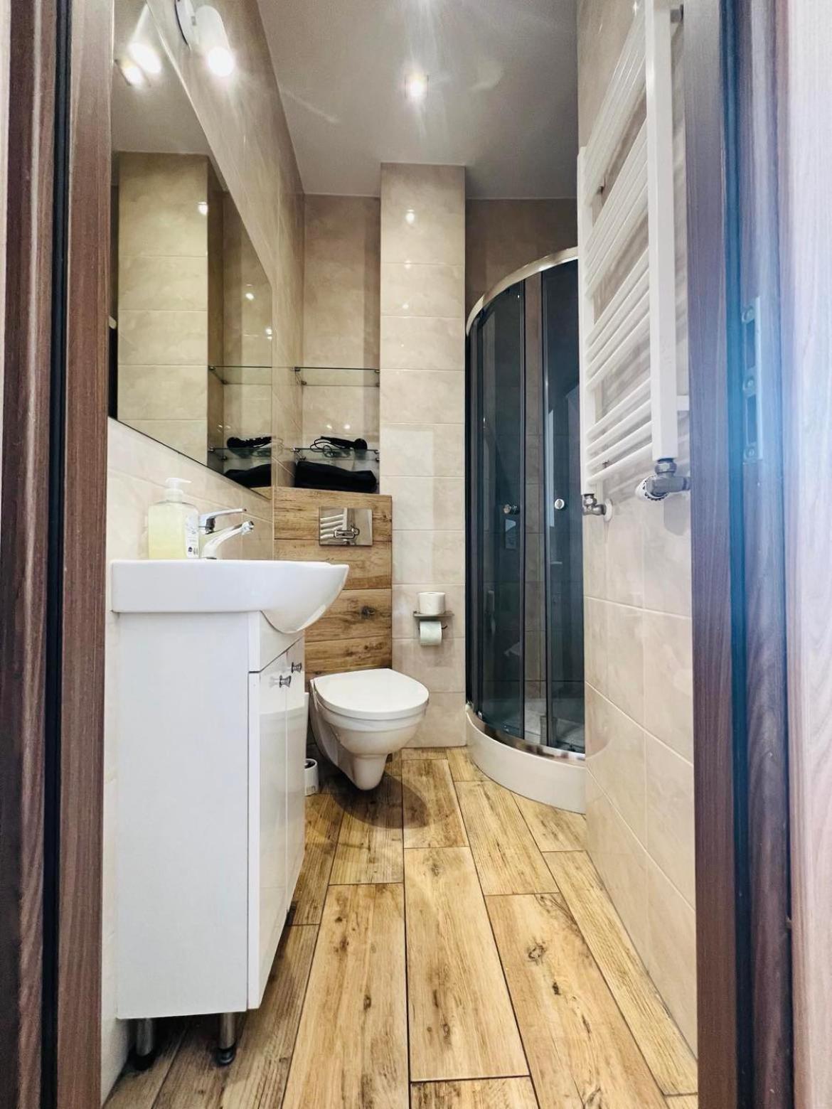 Double Room with Private Bathroom - Photo 6