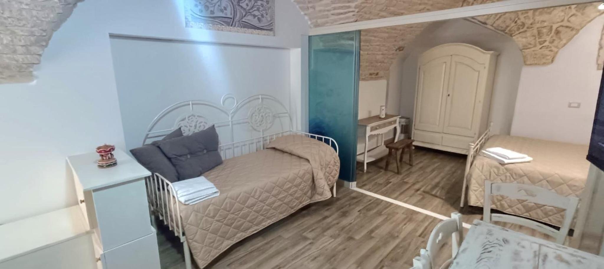 One-Bedroom House photo 1