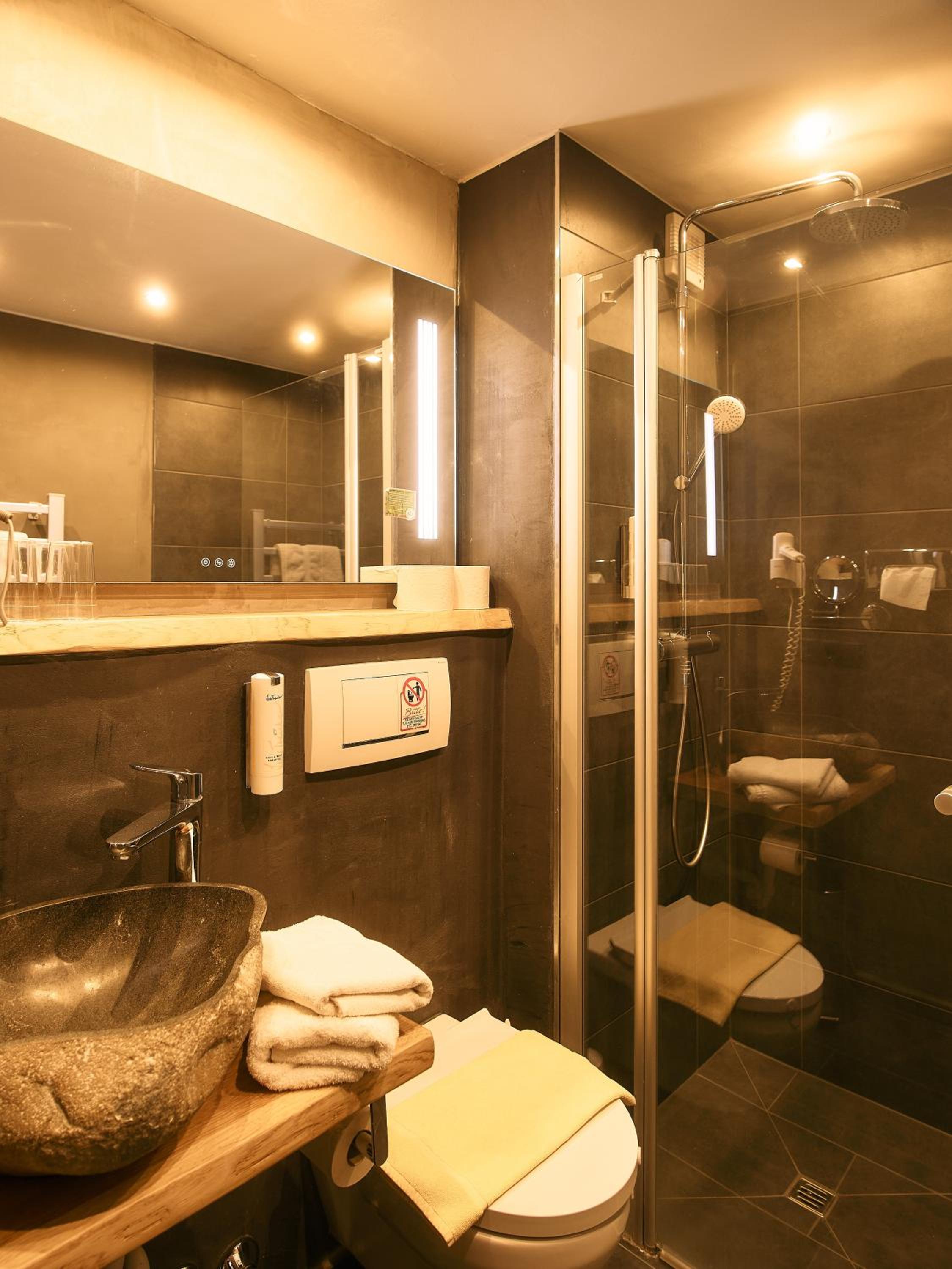 Double Room - Photo 8