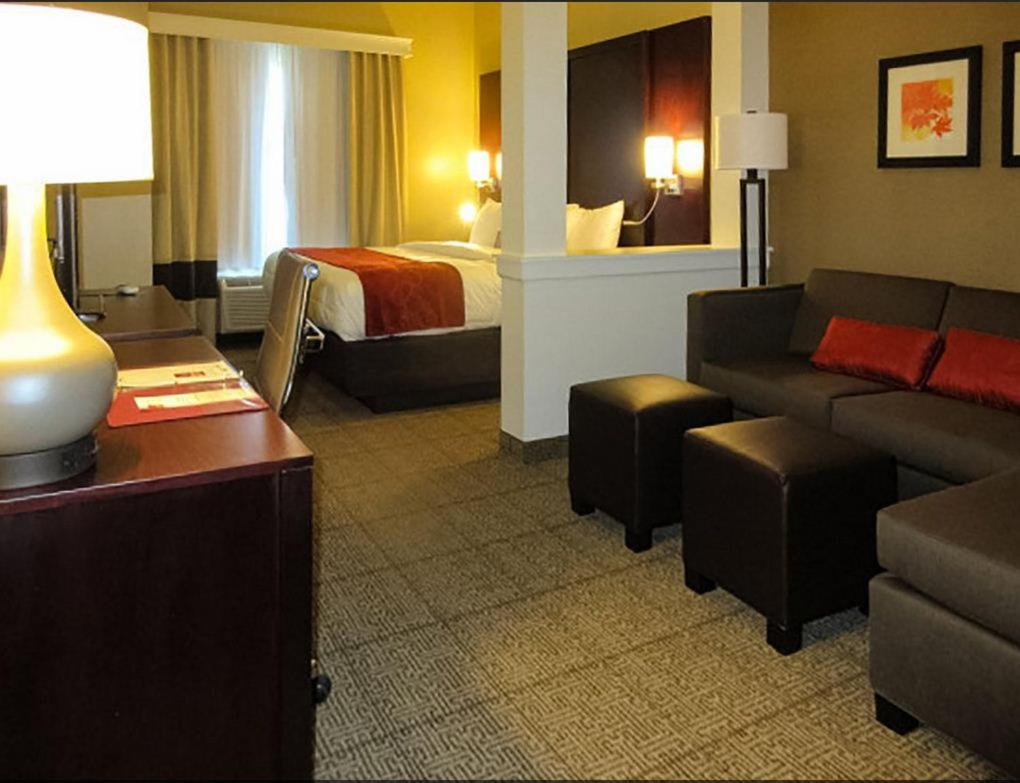 King Suite with Accessible Tub - Accessible/Non-Smoking