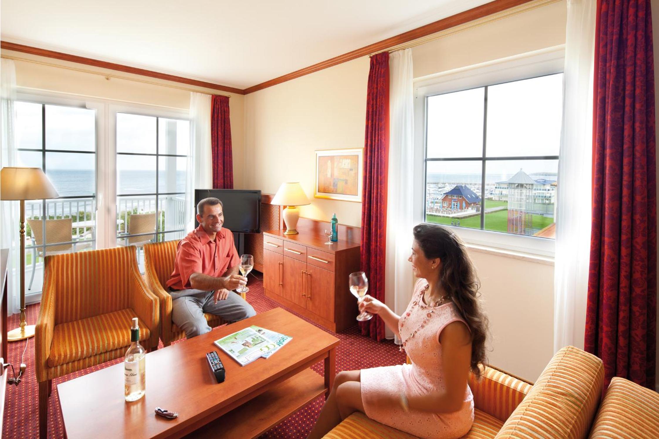 Family Room with Sea View thumbnail 5