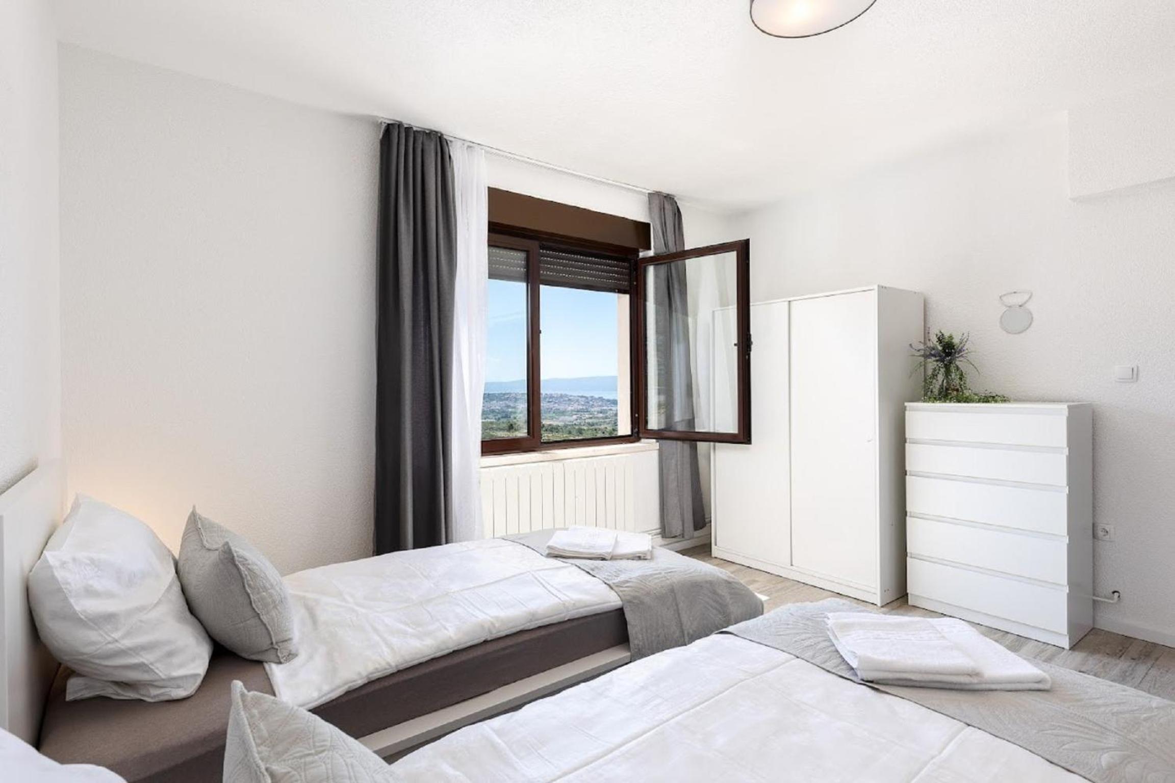 Two Bedroom Apartment With Balcony And Sea View photo 3