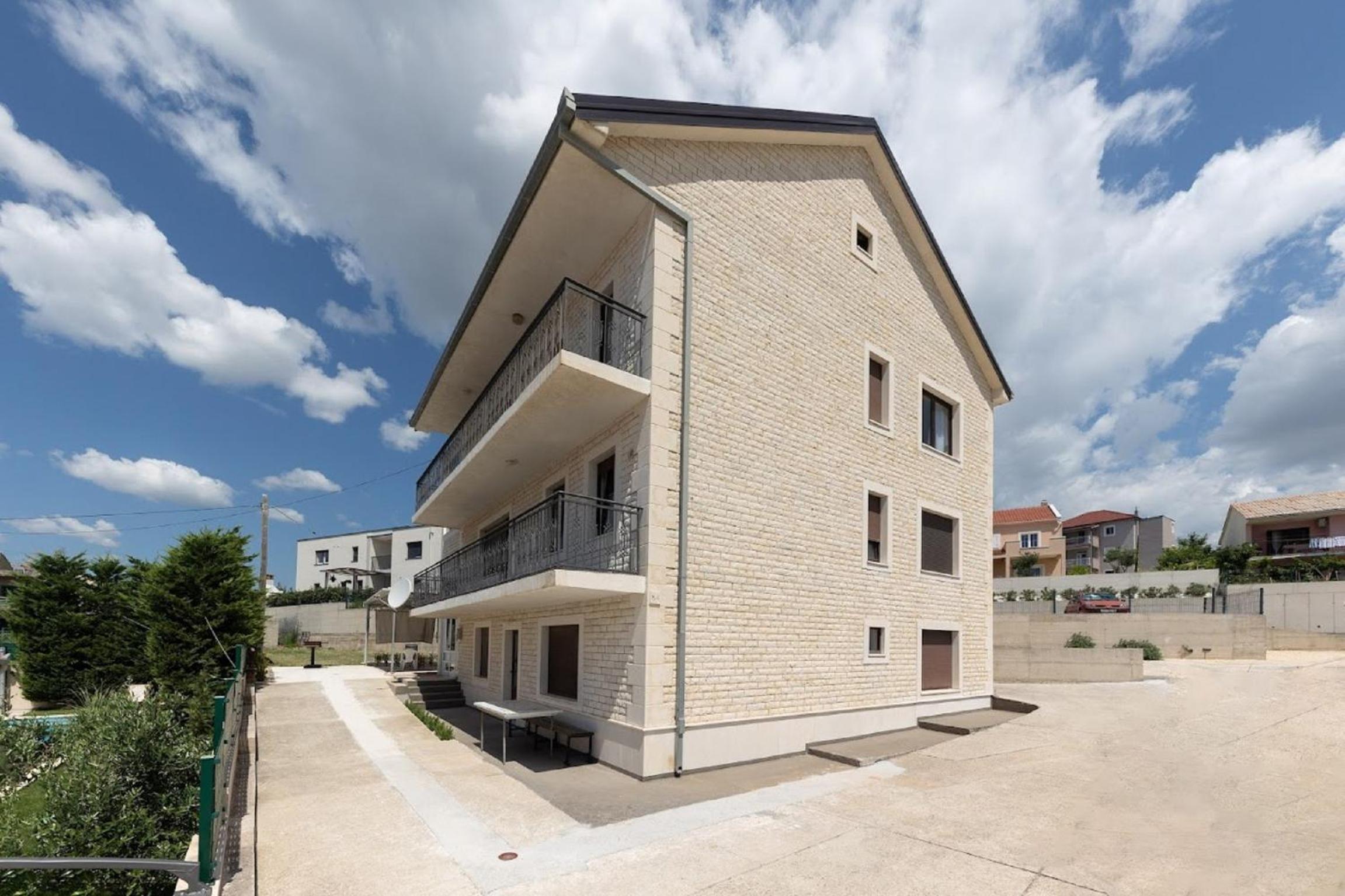 Two Bedroom Apartment With Balcony And Sea View photo 2