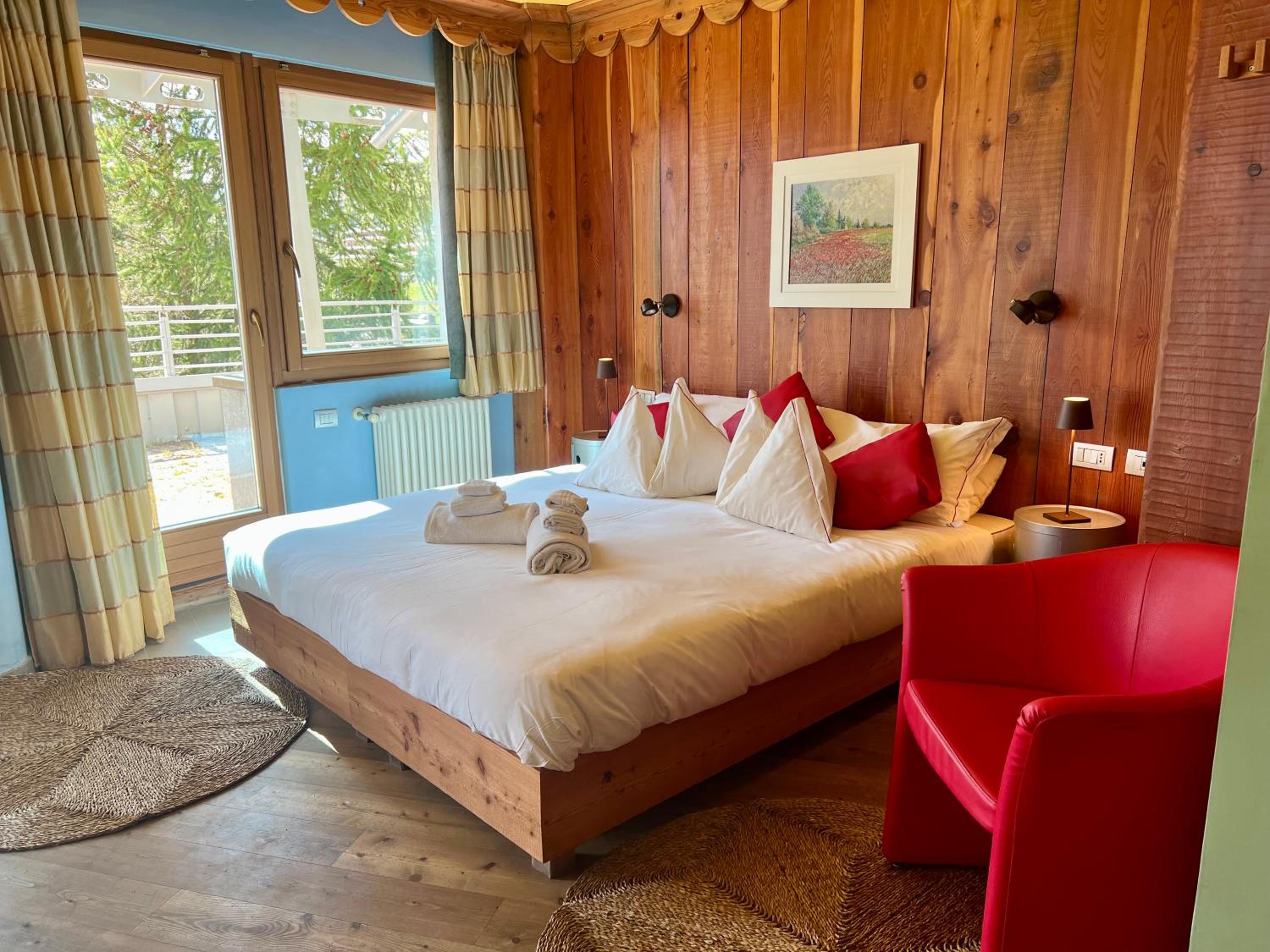 Deluxe Junior Suite photo 2