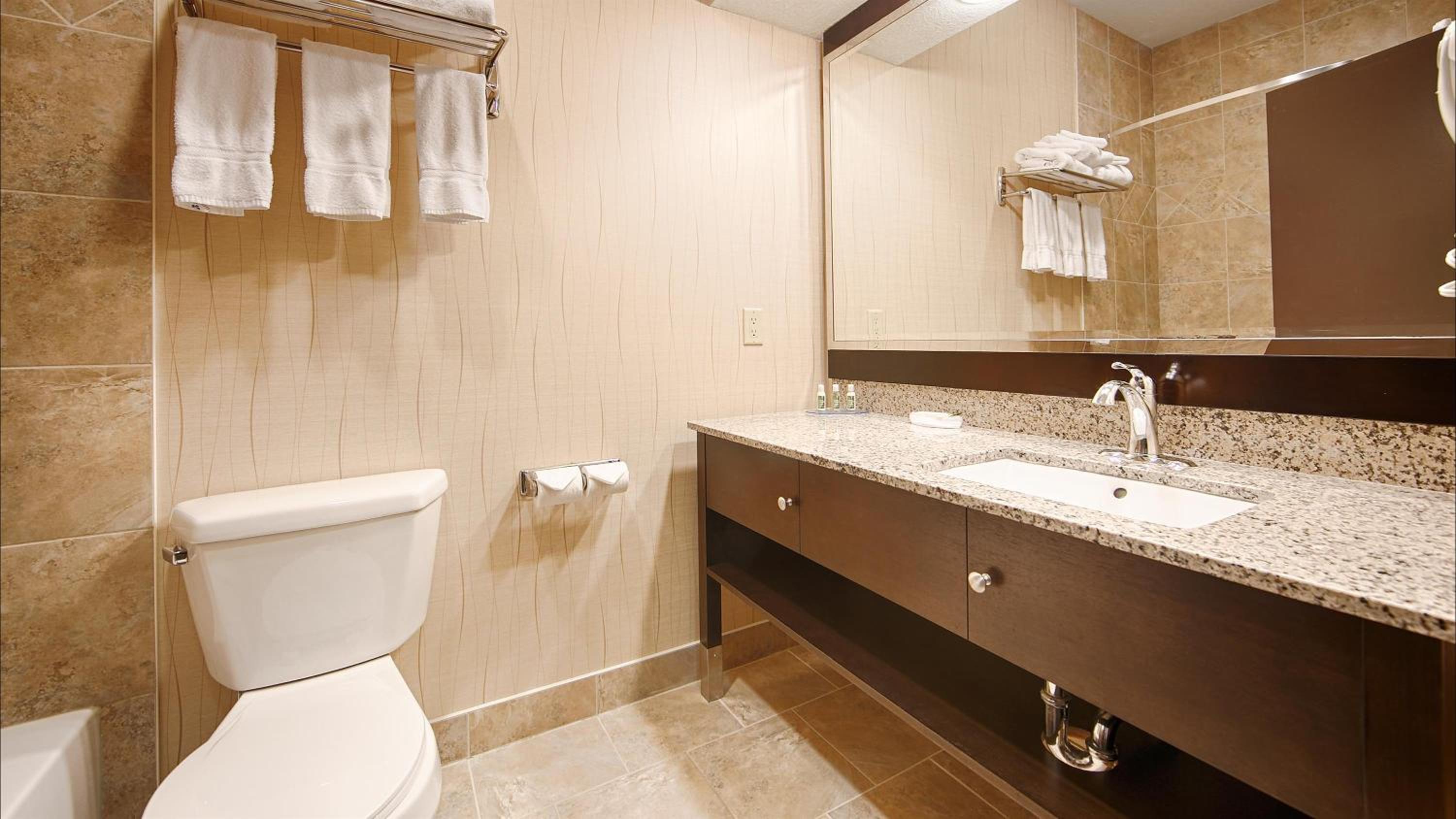 Executive King Suite with Sofa Bed - Photo 3