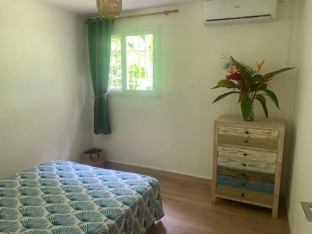 Three-Bedroom House photo 3