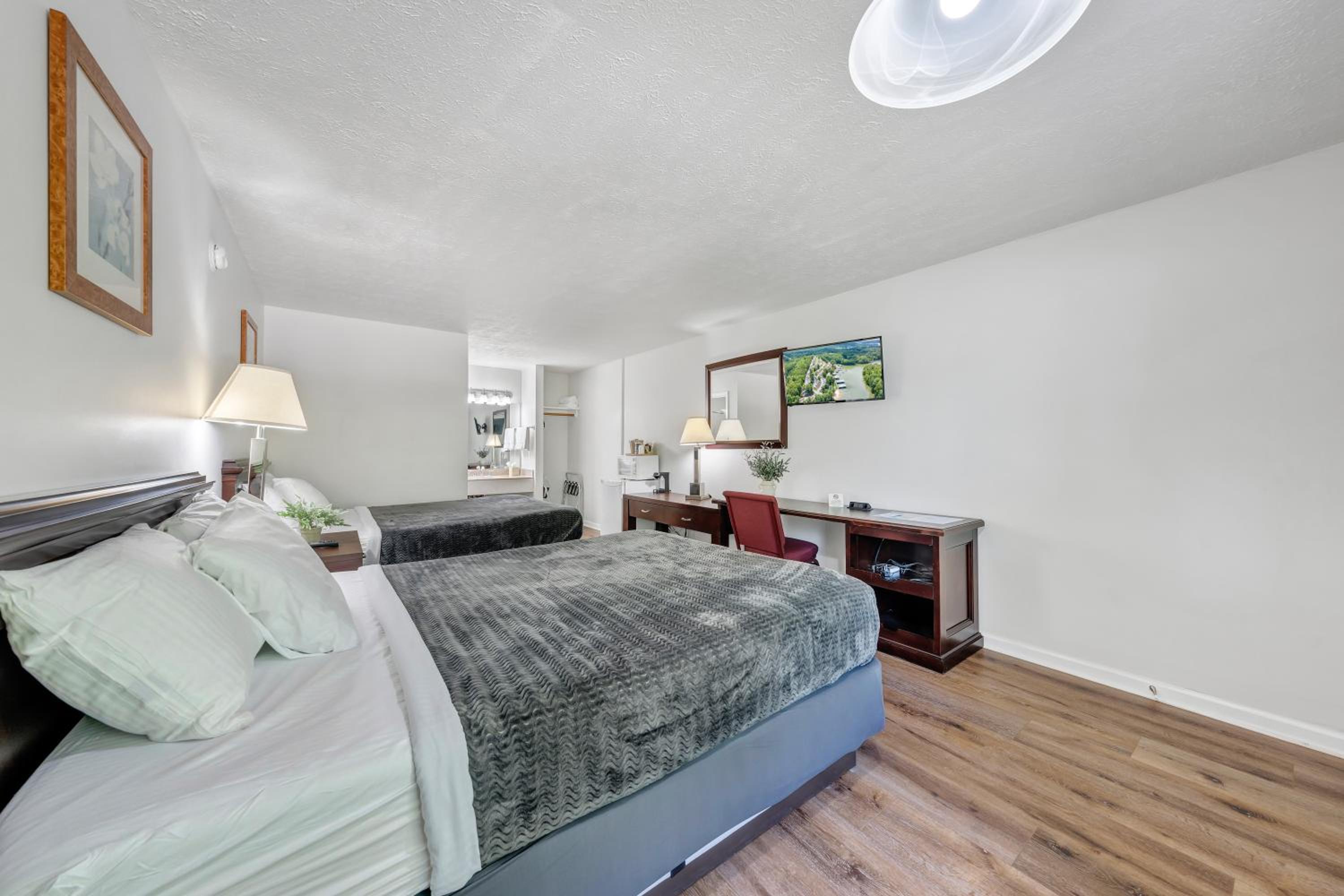 Standard Queen Room photo 3